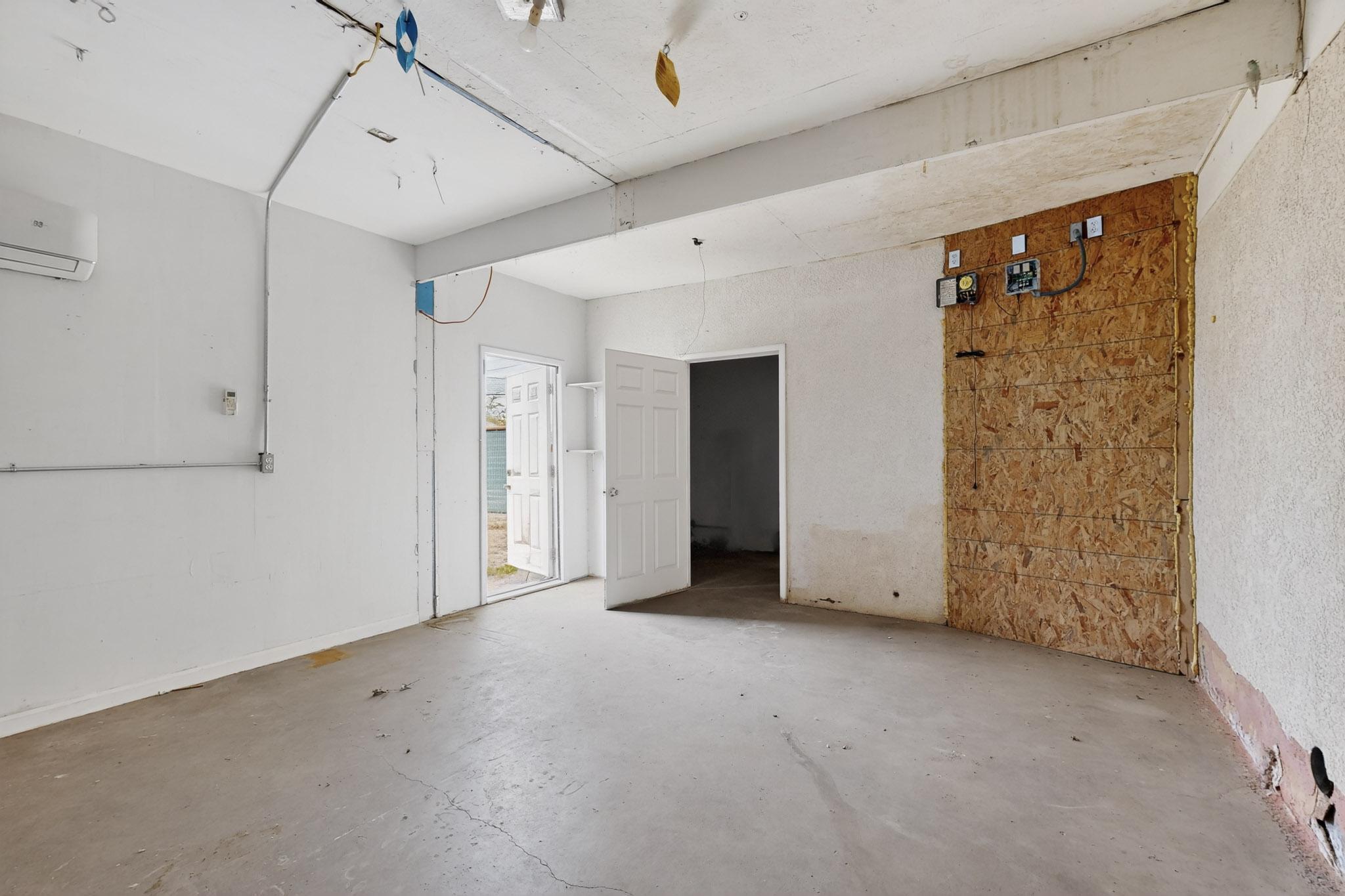 Photo 9 — 922 W Gilbert Avenue