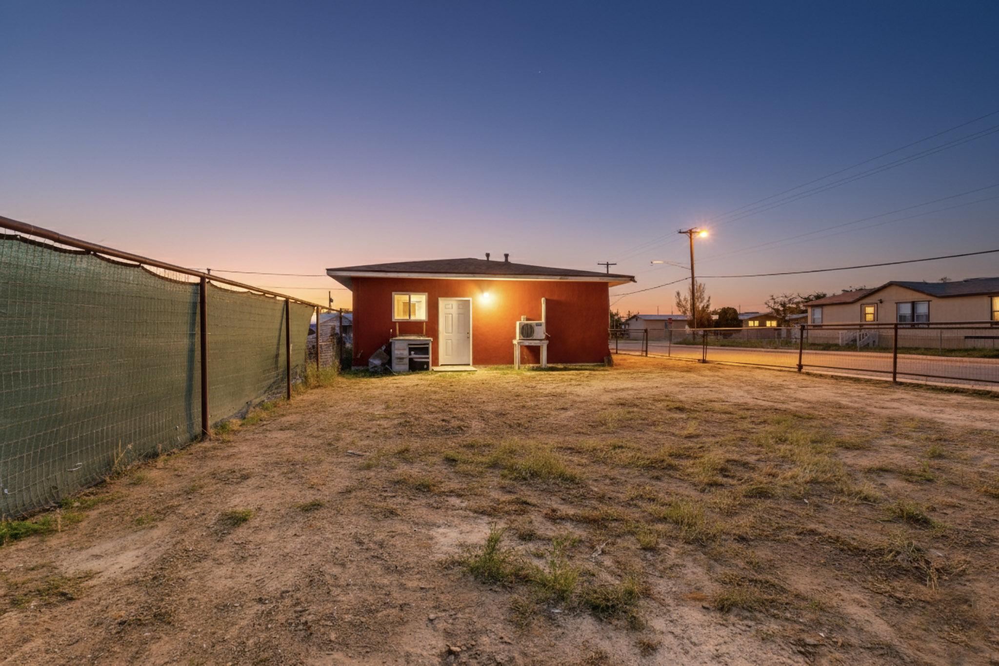 Photo 7 — 922 W Gilbert Avenue