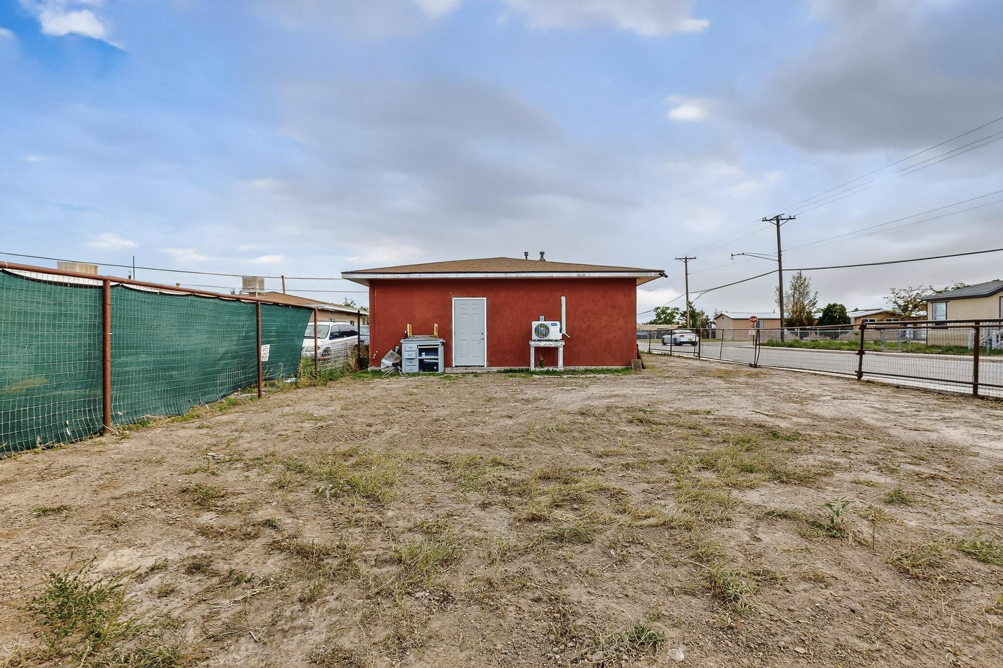 Photo 5 — 922 W Gilbert Avenue