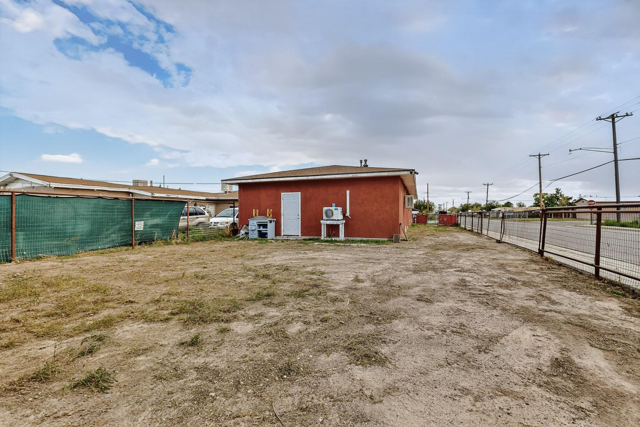 Photo 4 — 922 W Gilbert Avenue