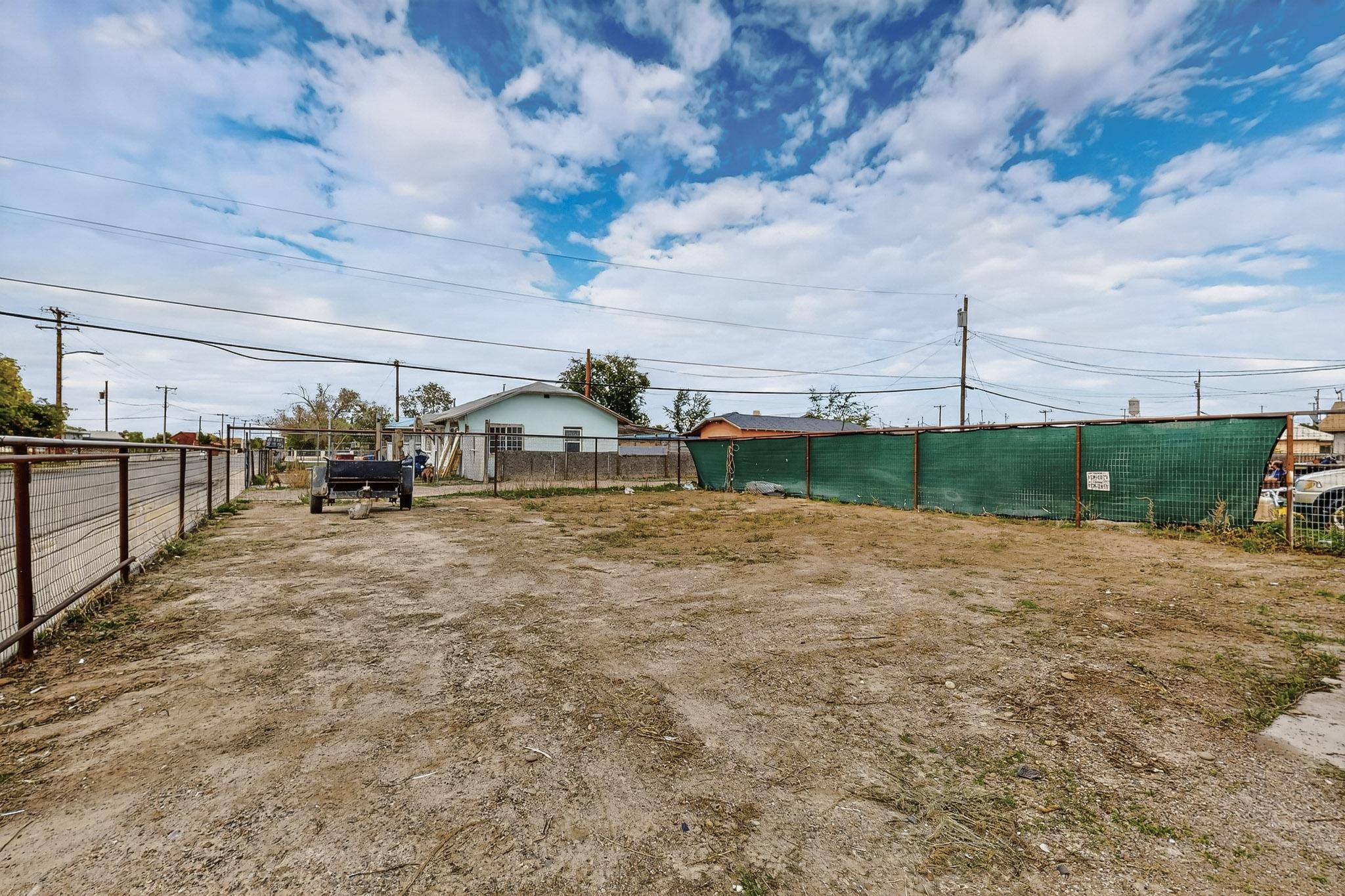 Photo 2 — 922 W Gilbert Avenue