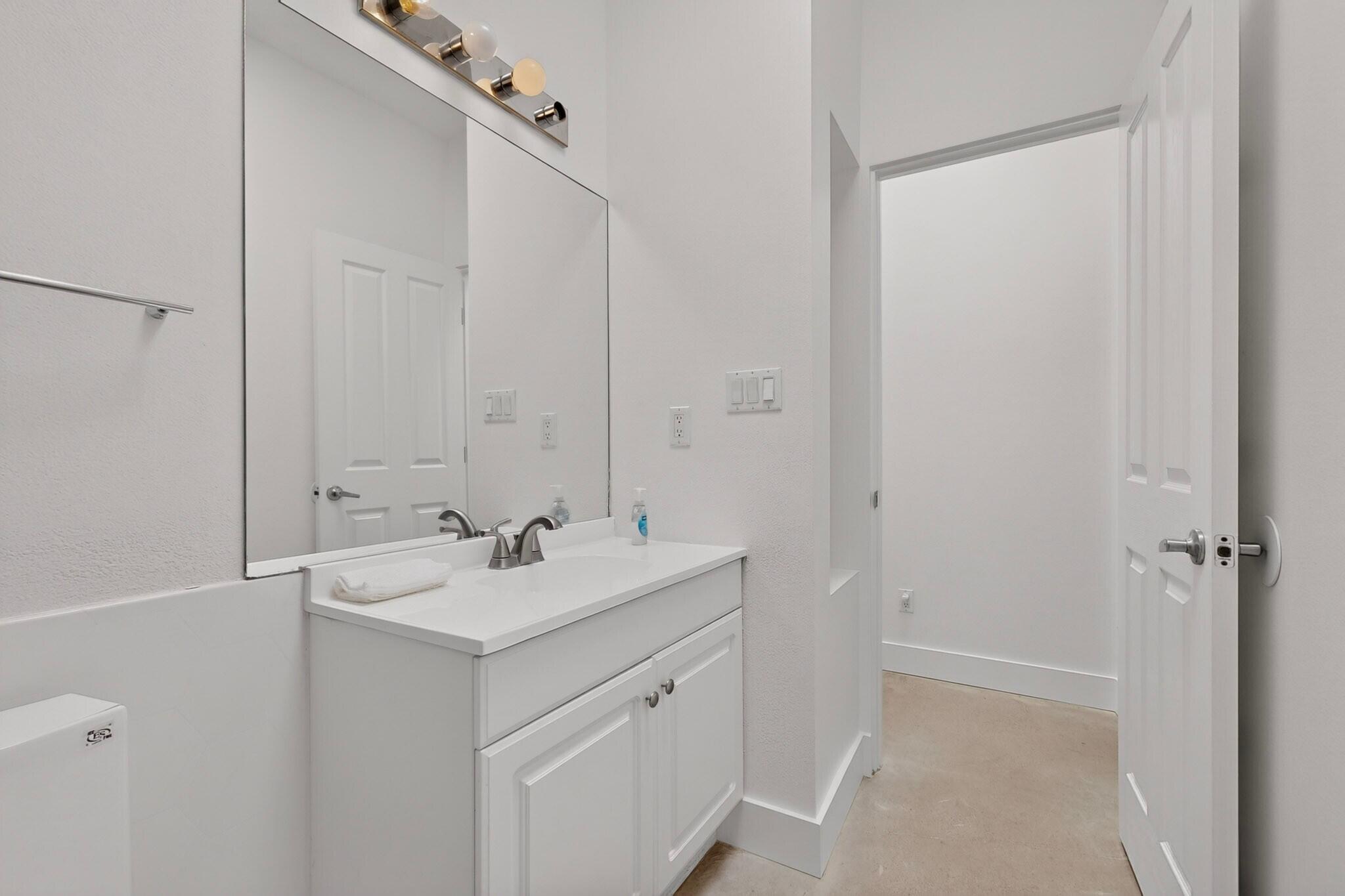 Photo 14 — 506 Coal Avenue SW