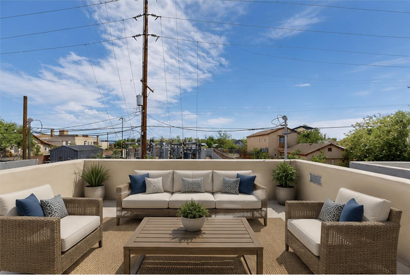 Photo 9 — 506 Coal Avenue SW