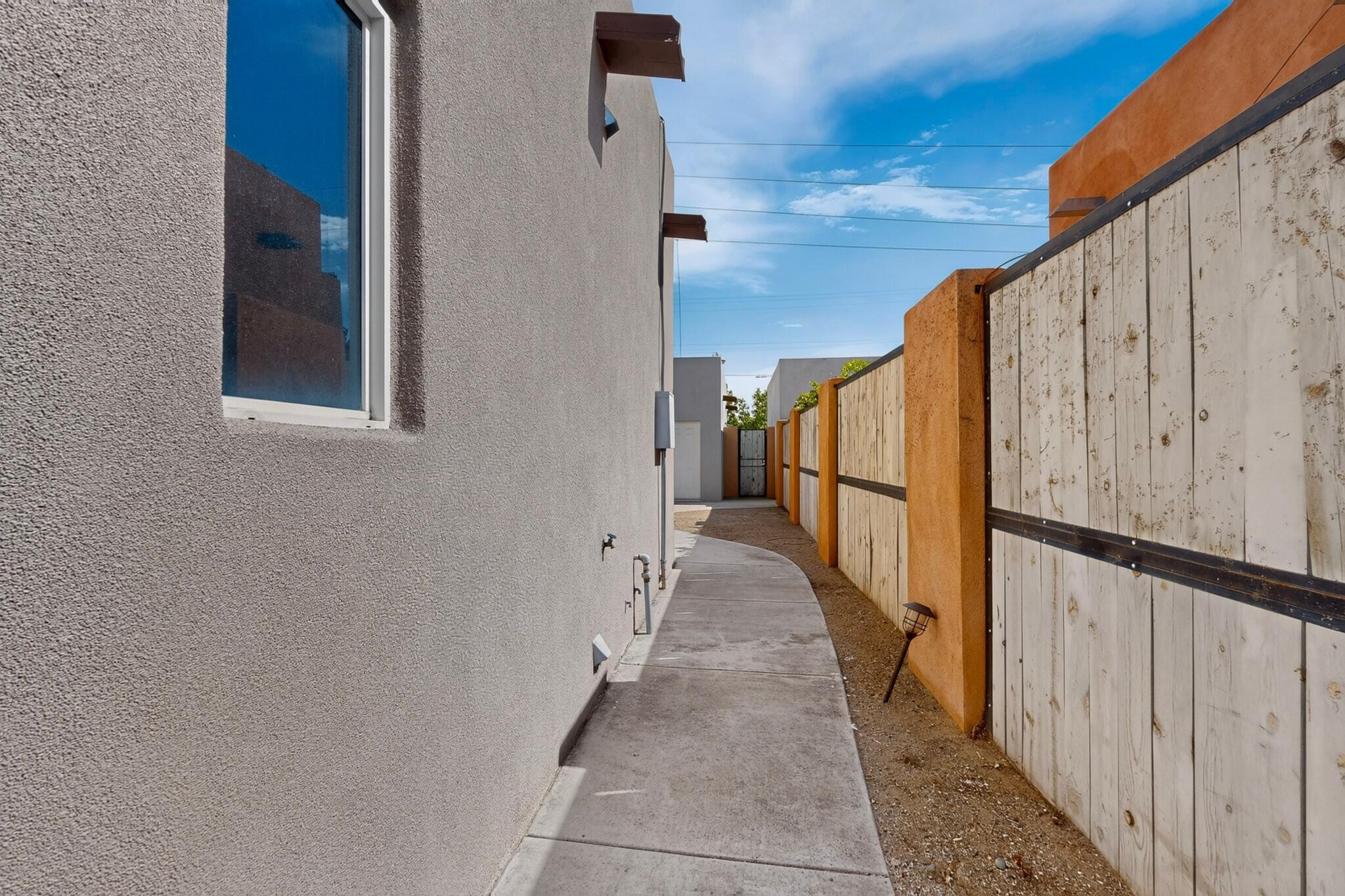 Photo 6 — 506 Coal Avenue SW