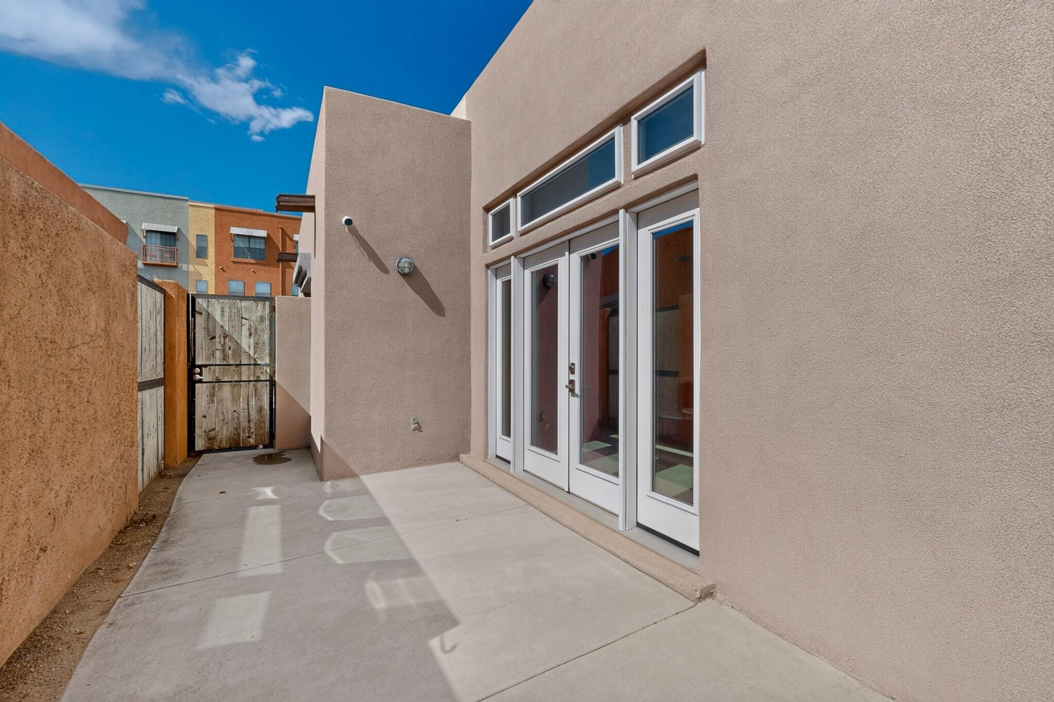 Photo 5 — 506 Coal Avenue SW