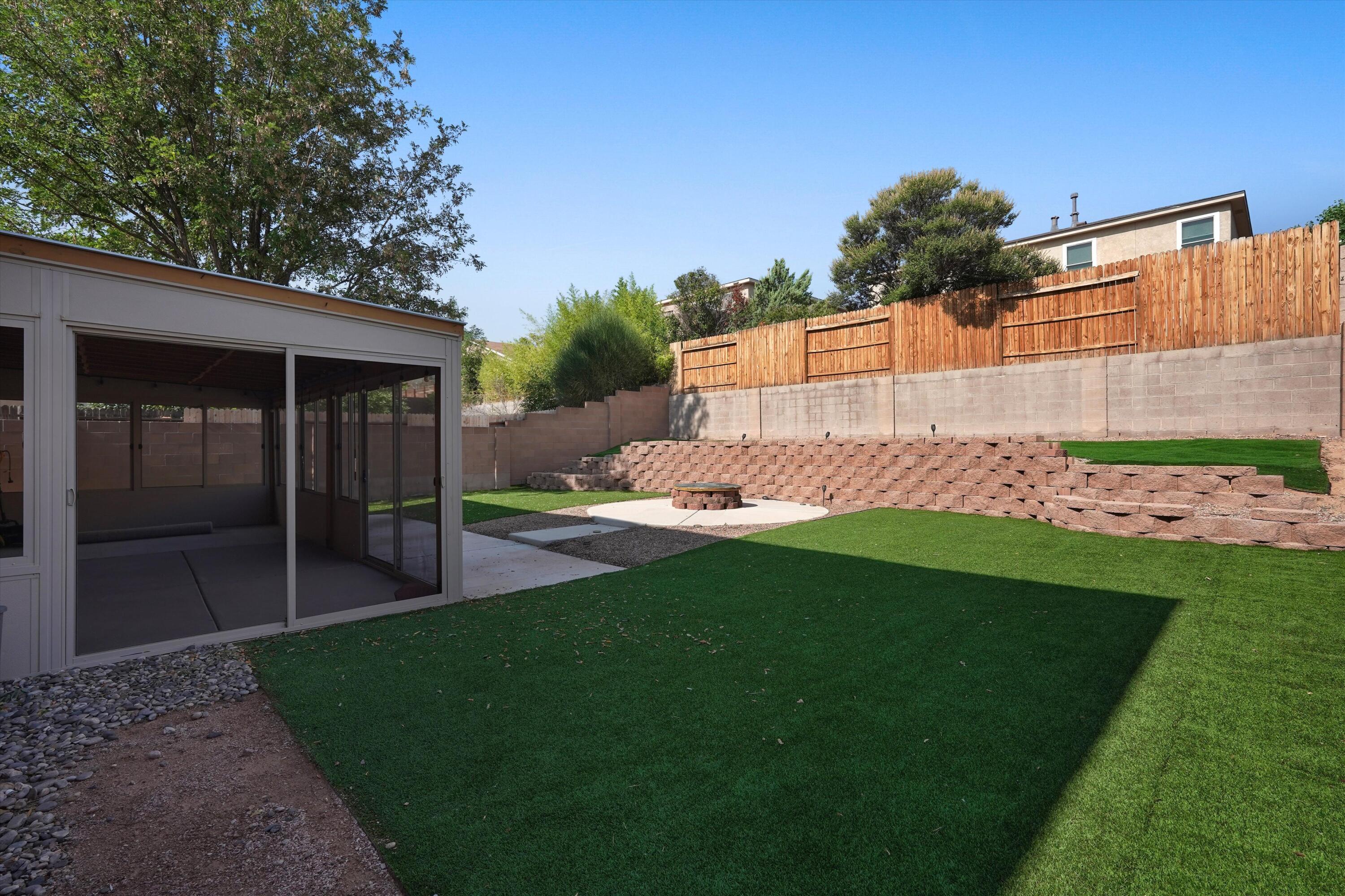 Photo 17 — 10939 Argonite Drive NW