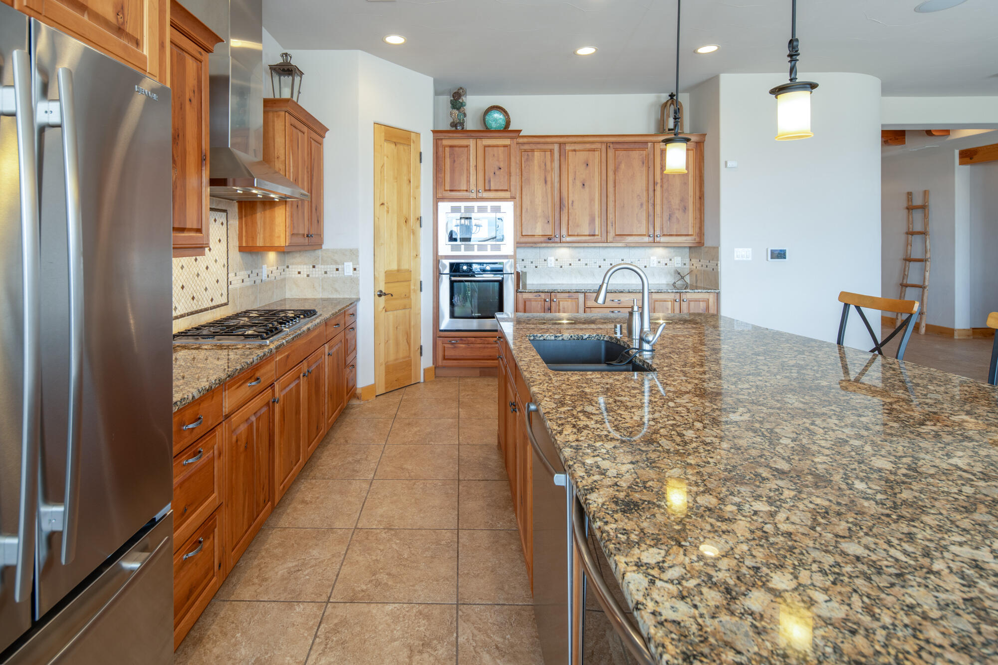 Photo 2 — 2401 Desert View Road NE
