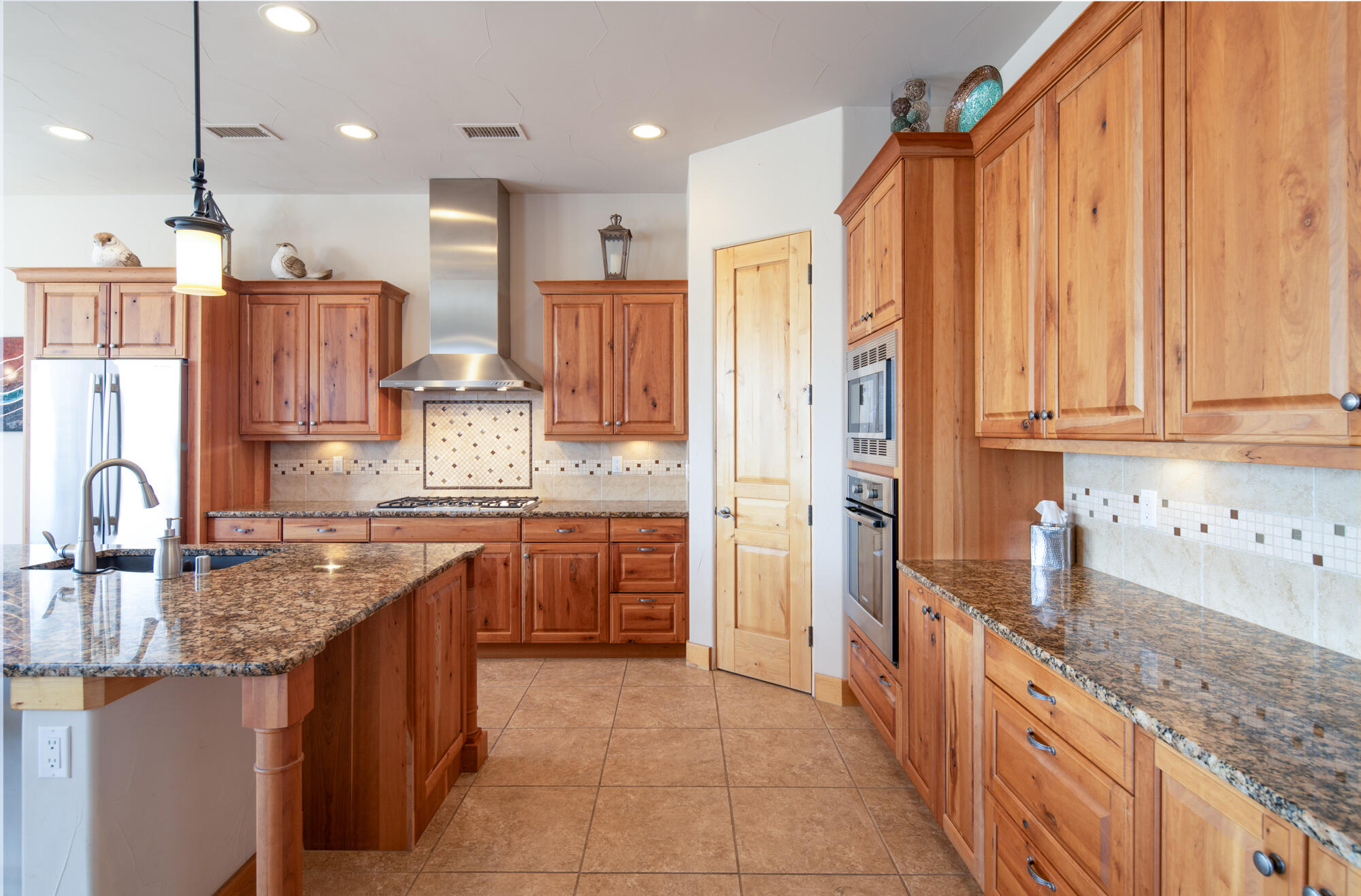 Photo 3 — 2401 Desert View Road NE