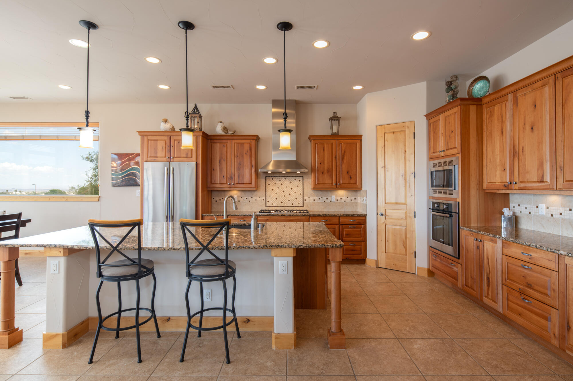 Photo 4 — 2401 Desert View Road NE