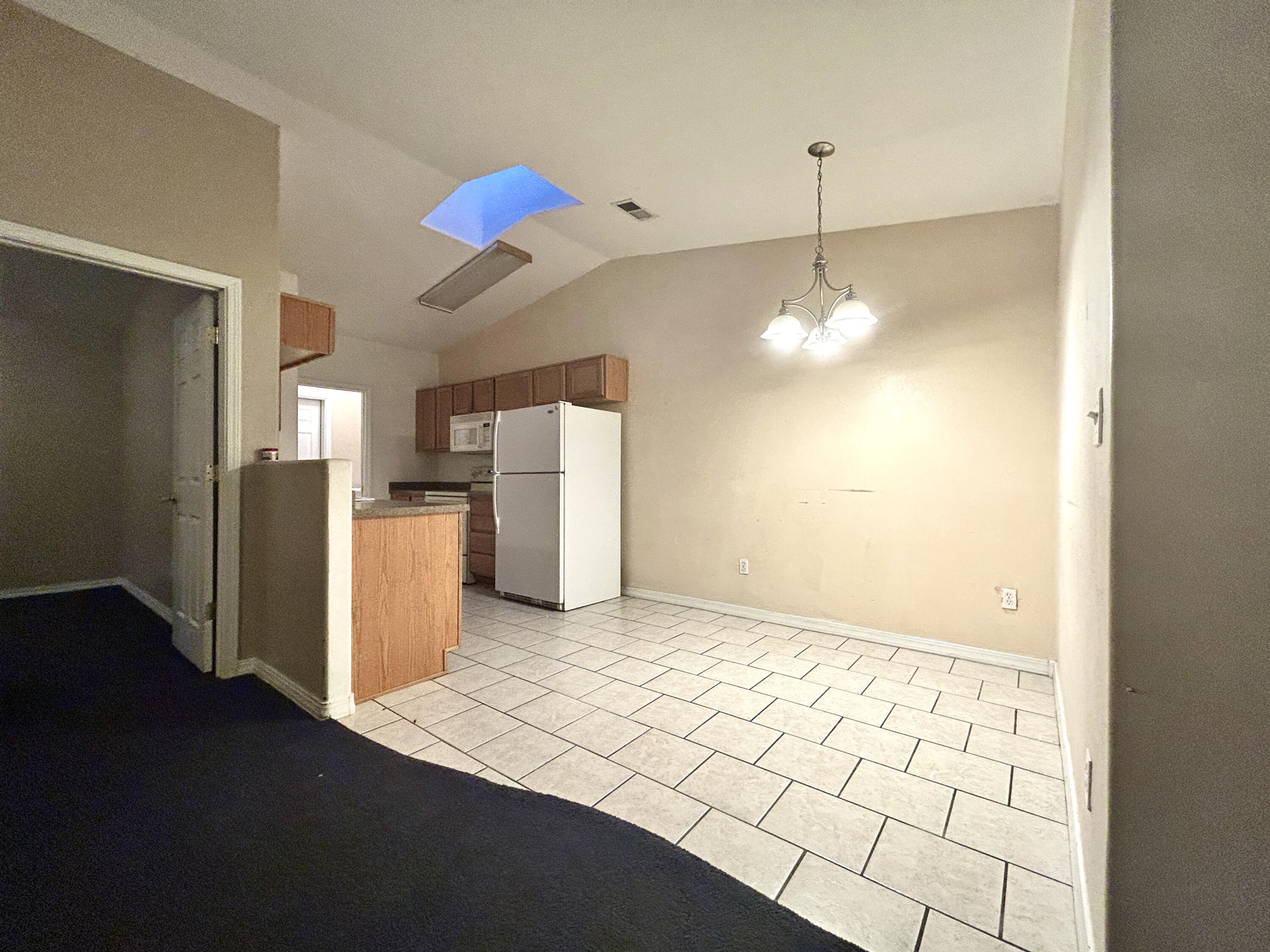 Photo 11 — 85 Hartel Place