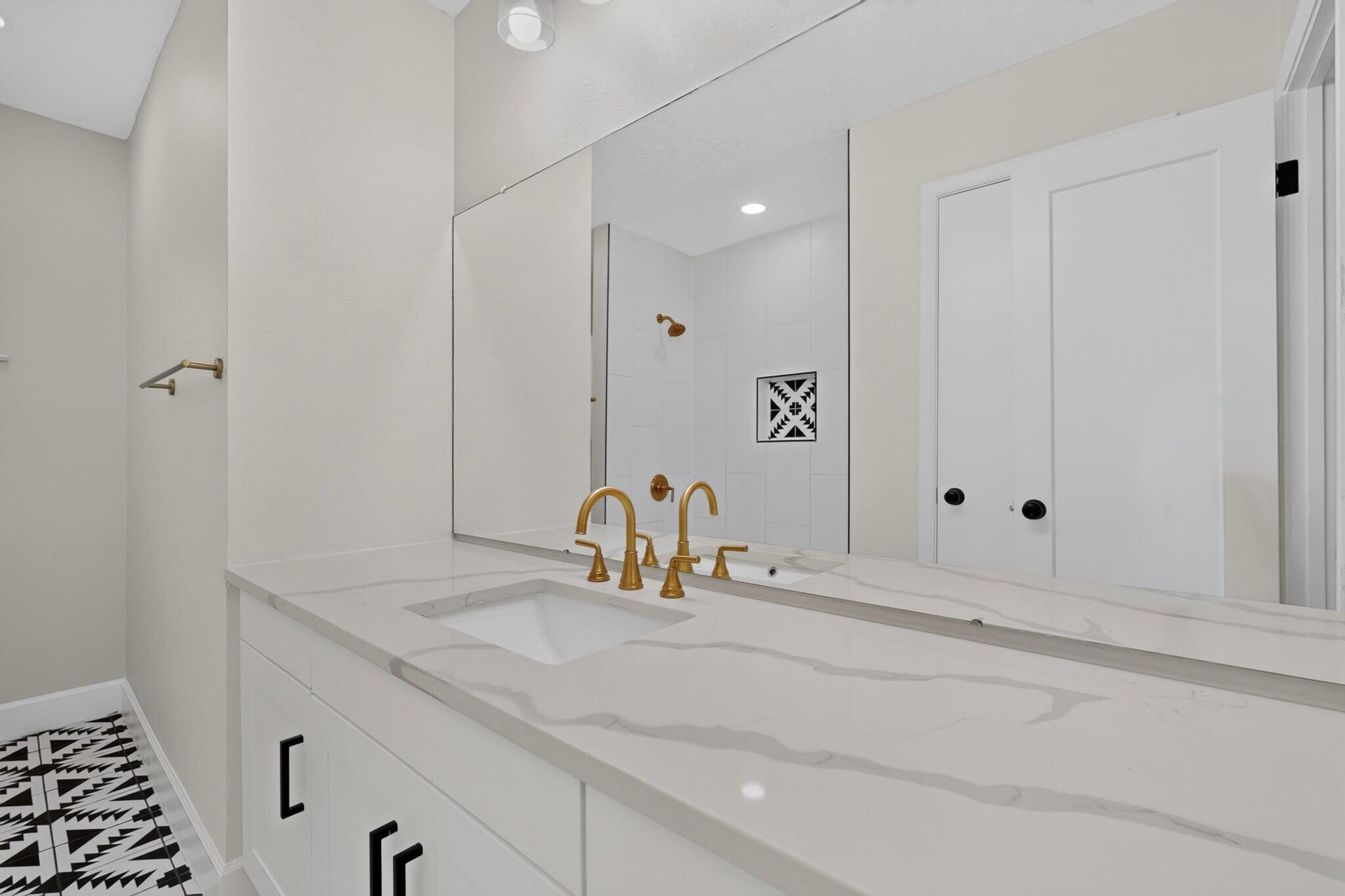 Photo 19 — 12220 Palm Springs Avenue NE