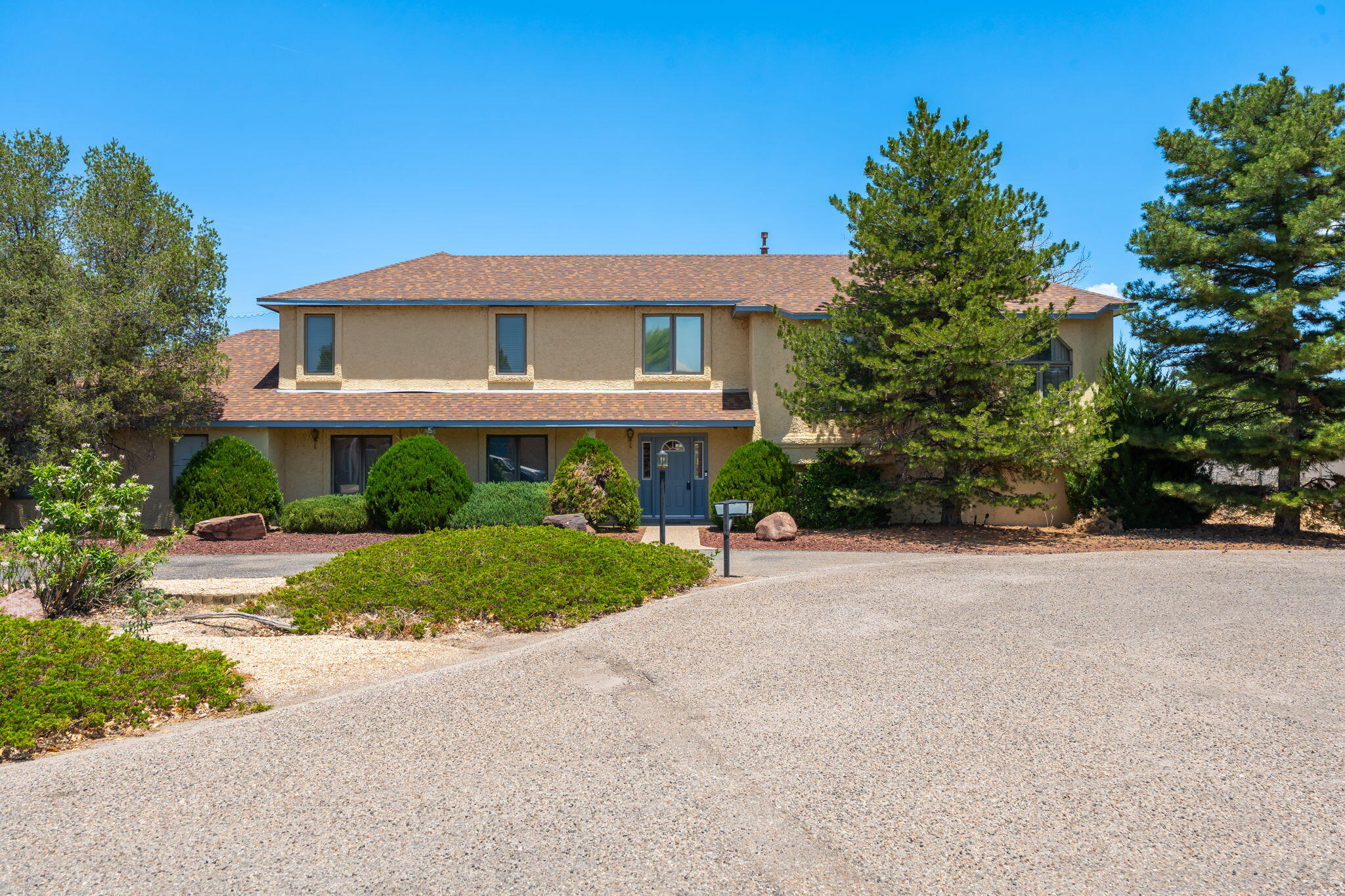 Photo 3 — 607 Willowbrook Lane