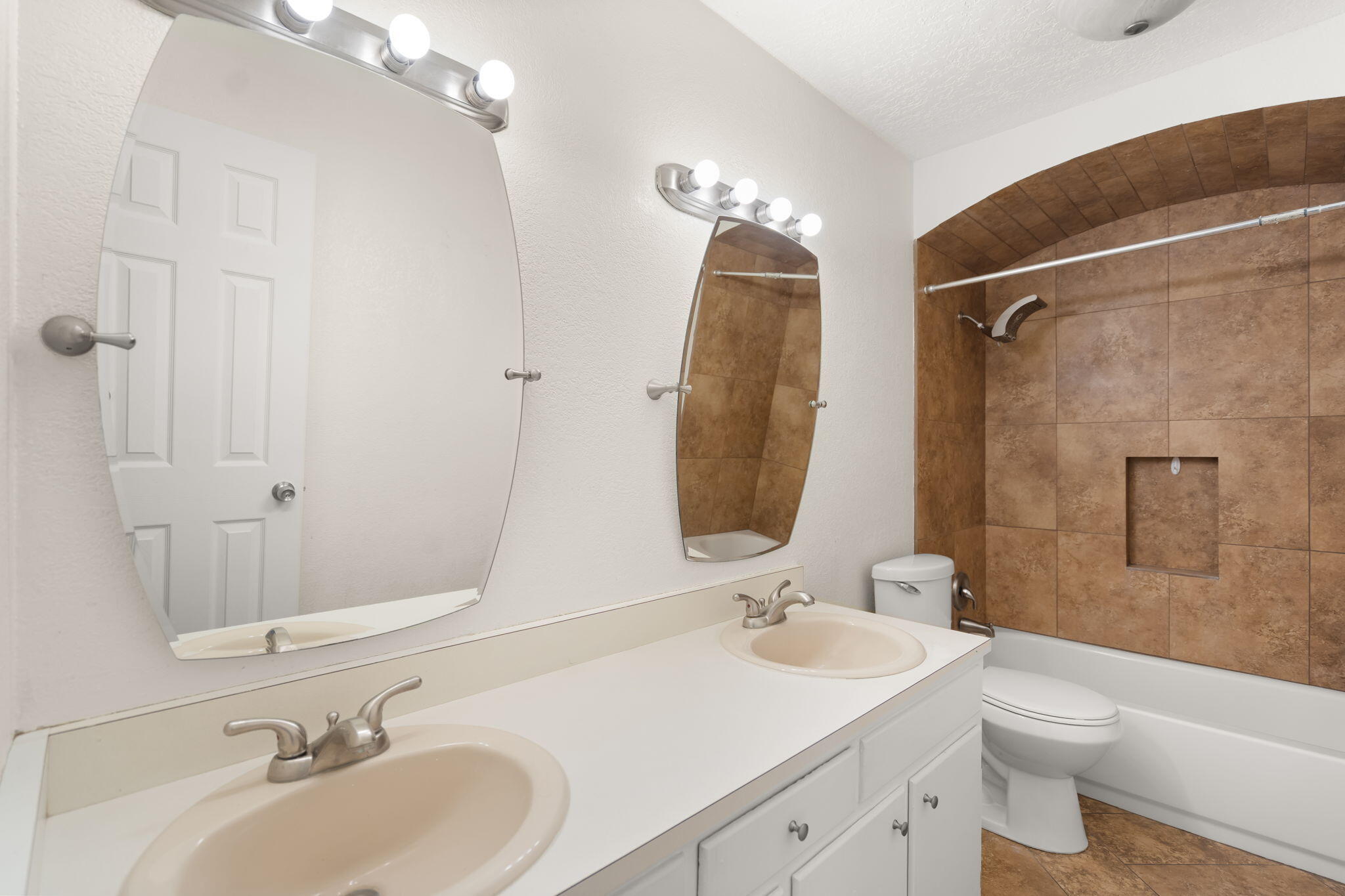 Photo 16 — 5543 Furman Avenue NW
