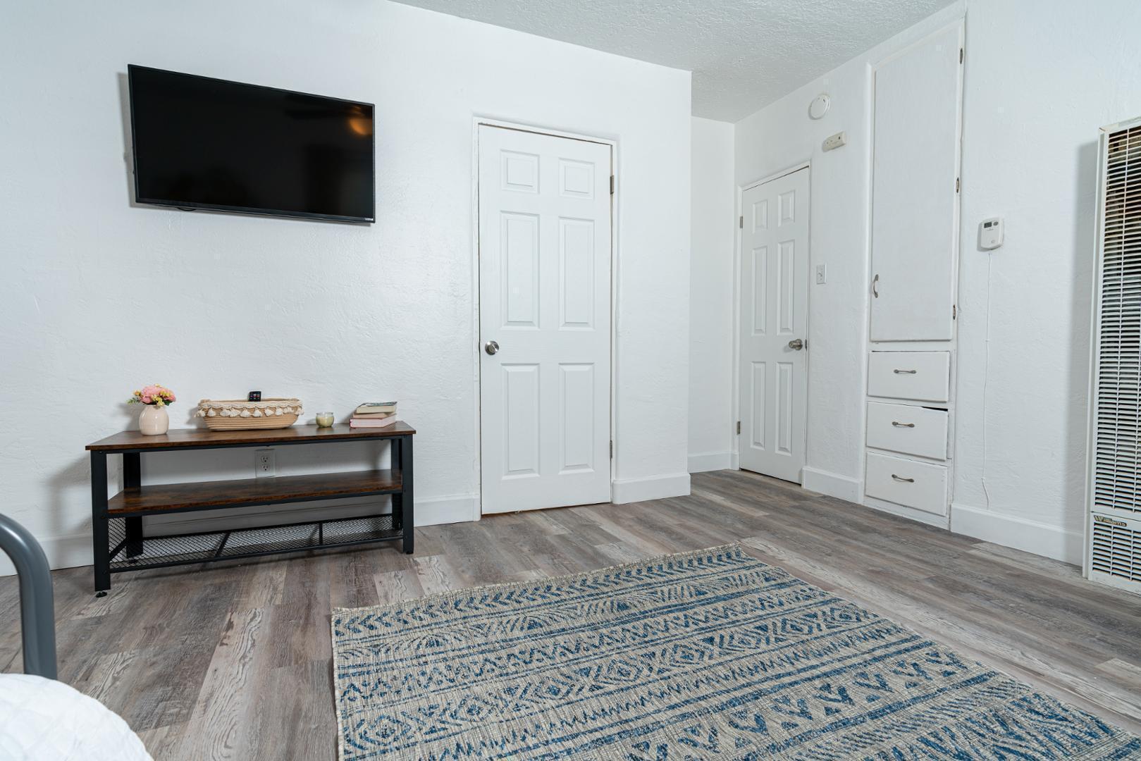 Photo 5 — 545 Cedar Street SE 13
