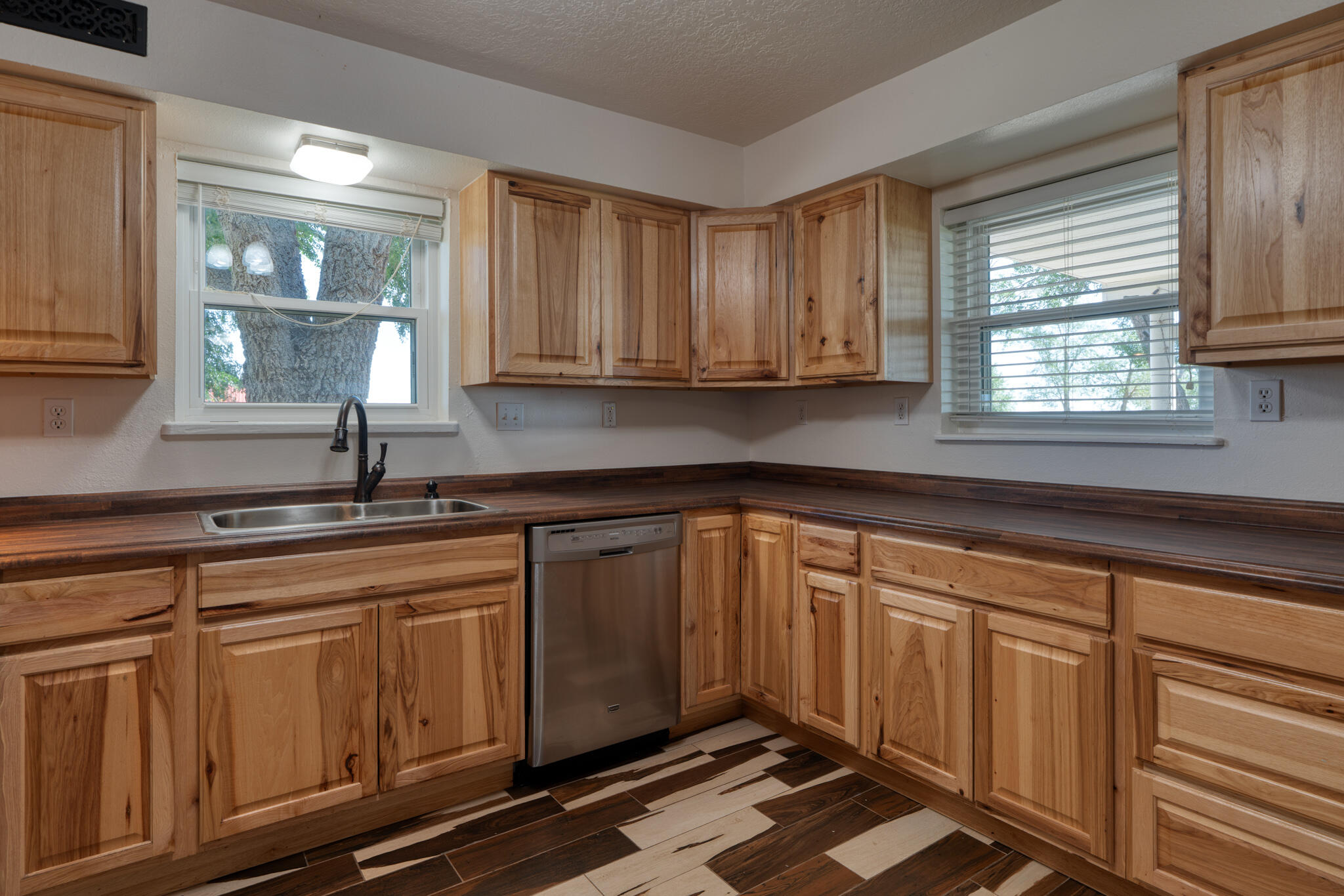 Photo 18 — 391 W Howell Road