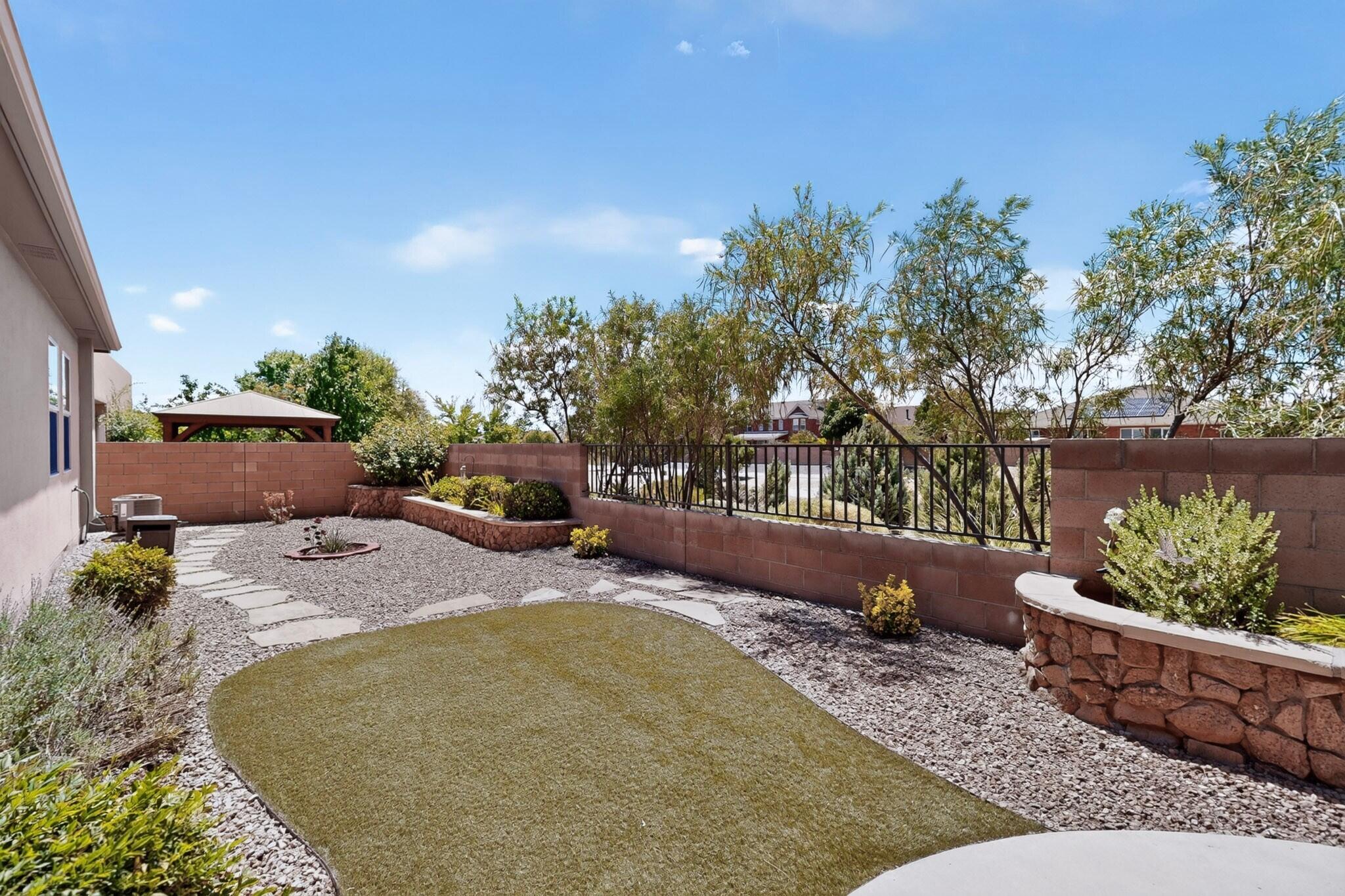 Photo 19 — 1623 Vista De Colinas Drive SE