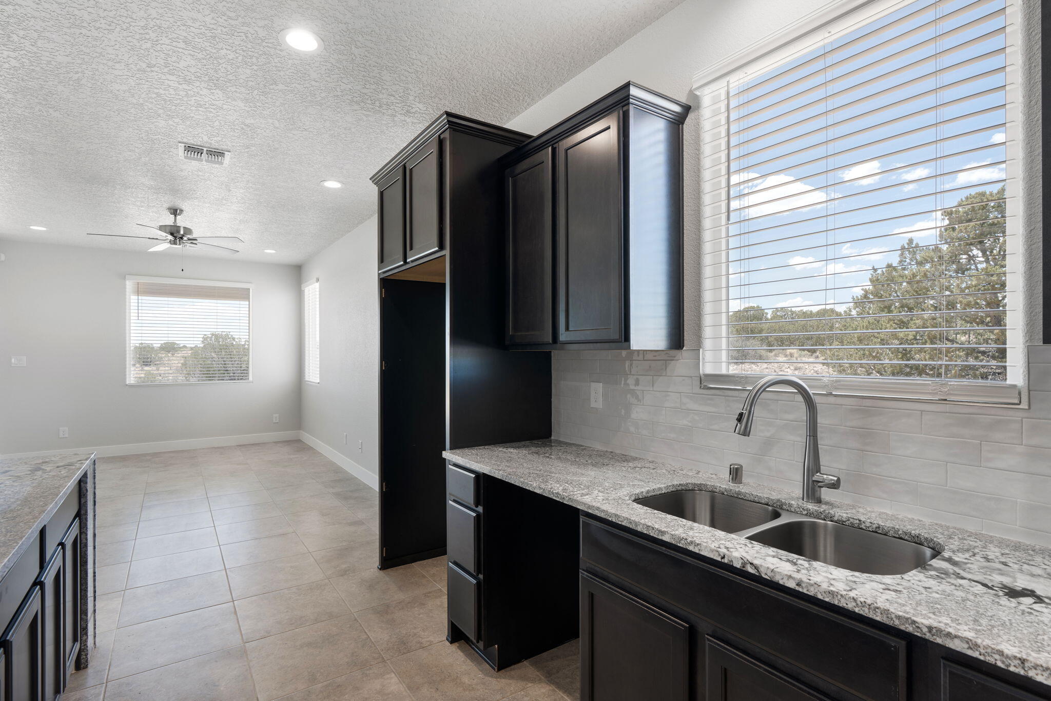 Photo 12 — 2708 Ema Court NE