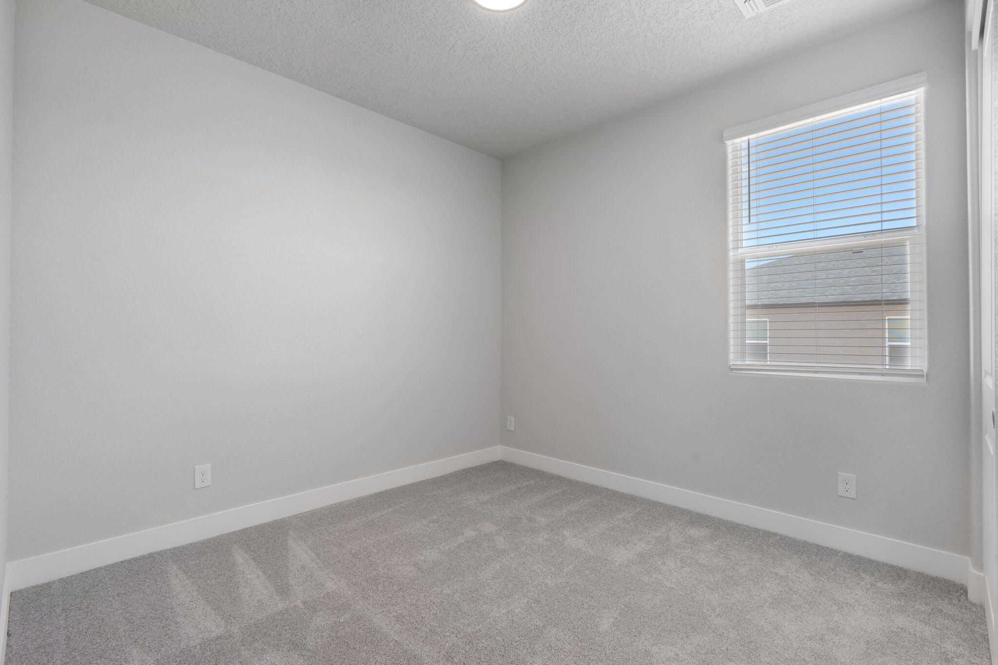 Photo 18 — 2708 Ema Court NE