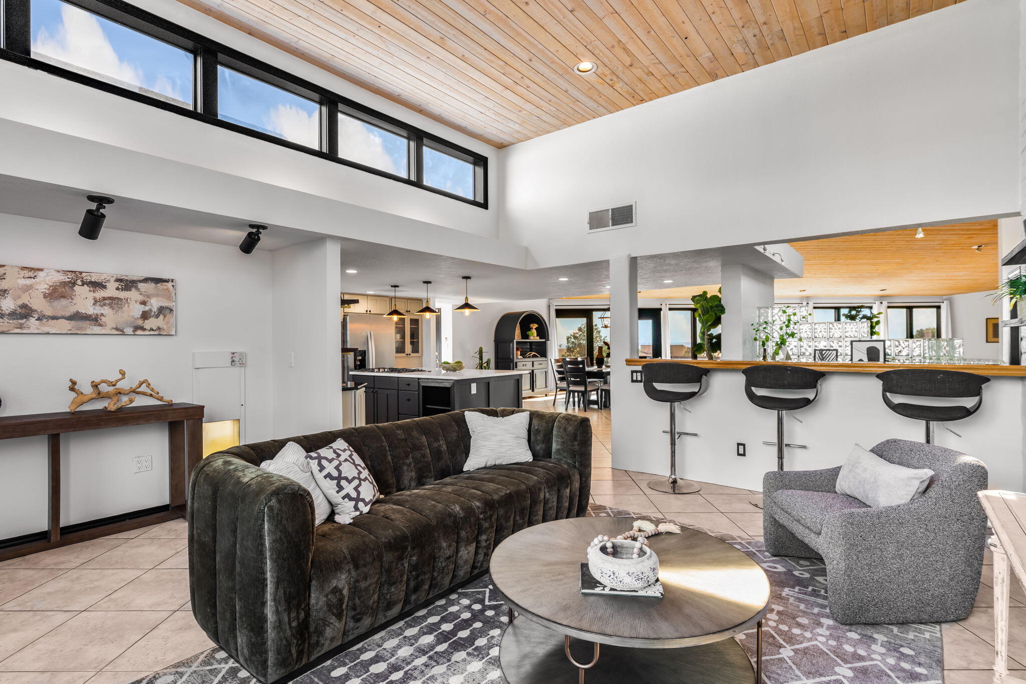Photo 3 — 11600 San Rafael Avenue NE