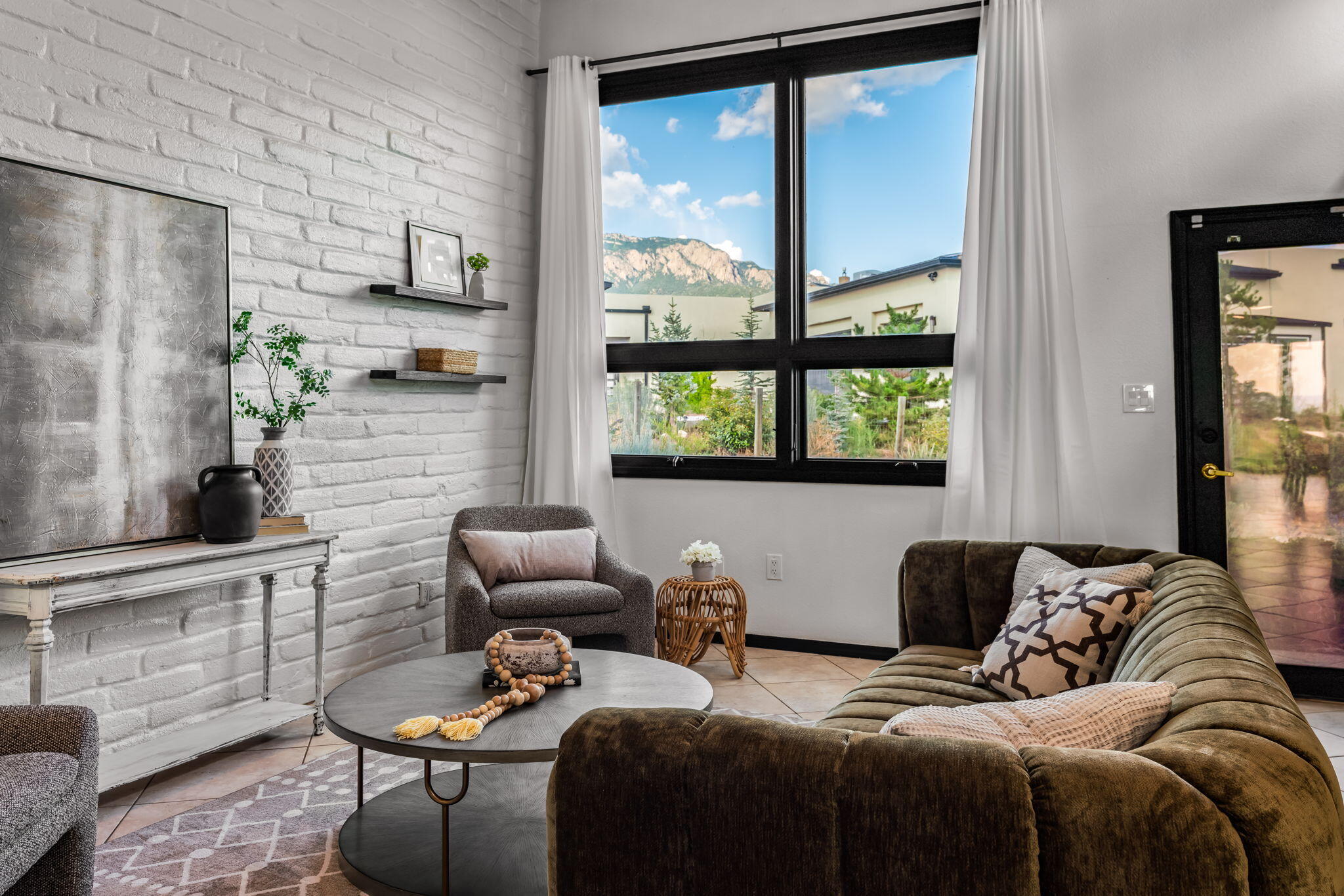 Photo 4 — 11600 San Rafael Avenue NE