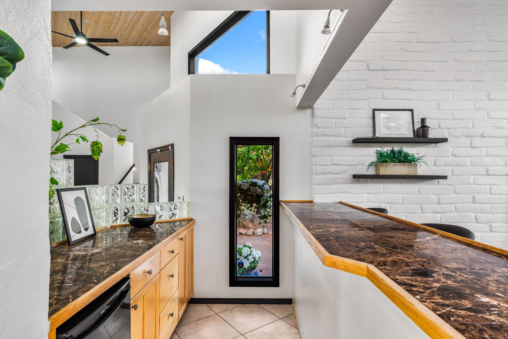 Photo 5 — 11600 San Rafael Avenue NE