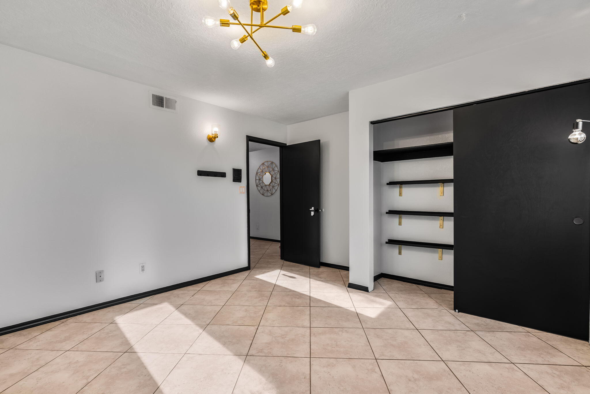 Photo 18 — 11600 San Rafael Avenue NE