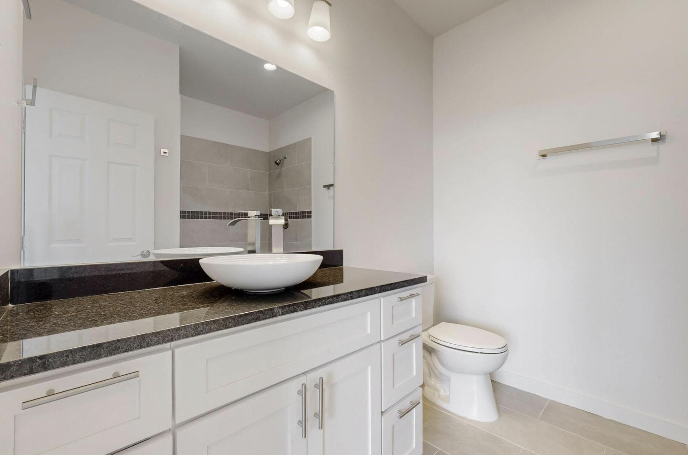 Photo 7 — 408 4th Street NE