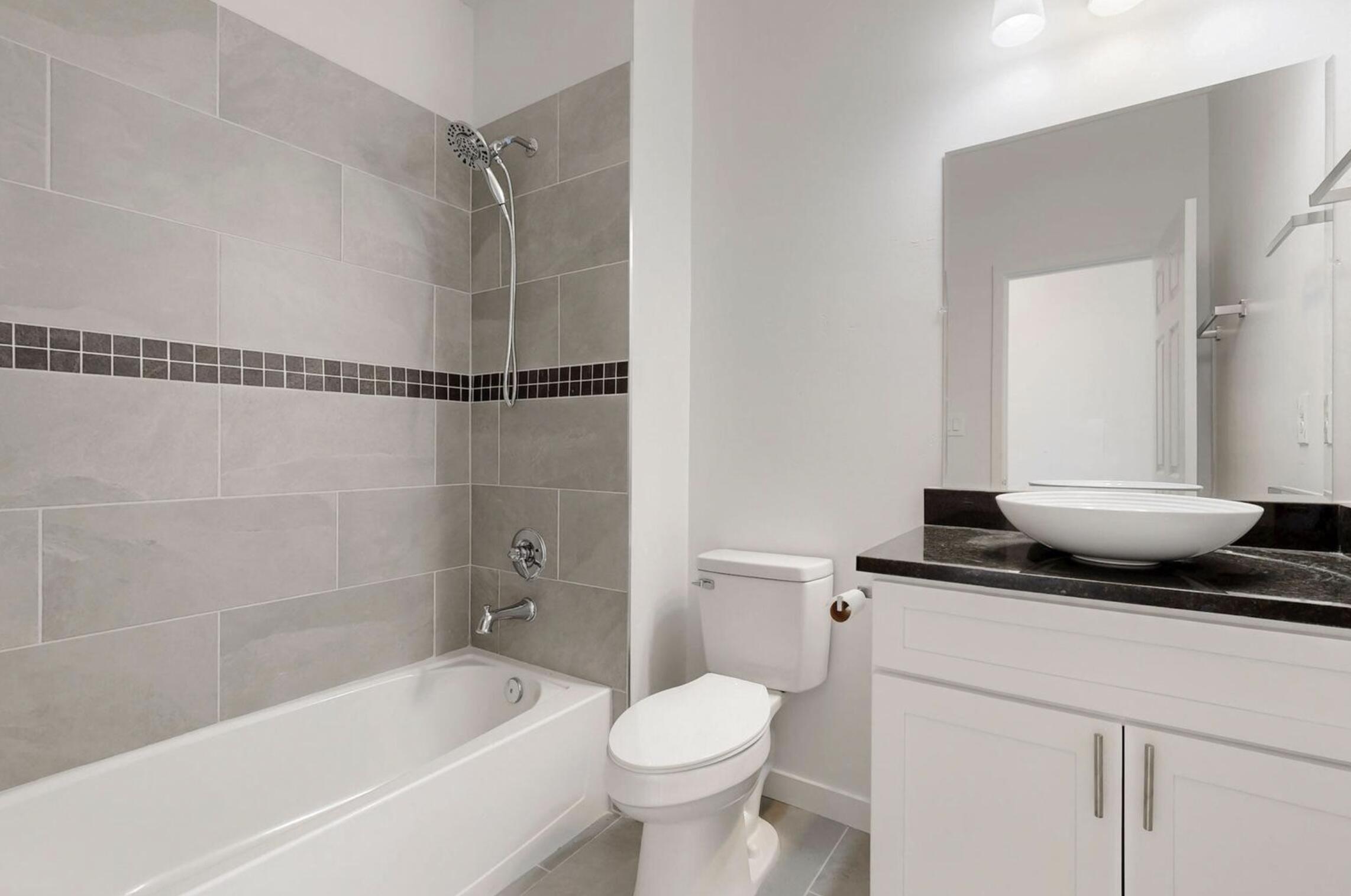 Photo 9 — 408 4th Street NE