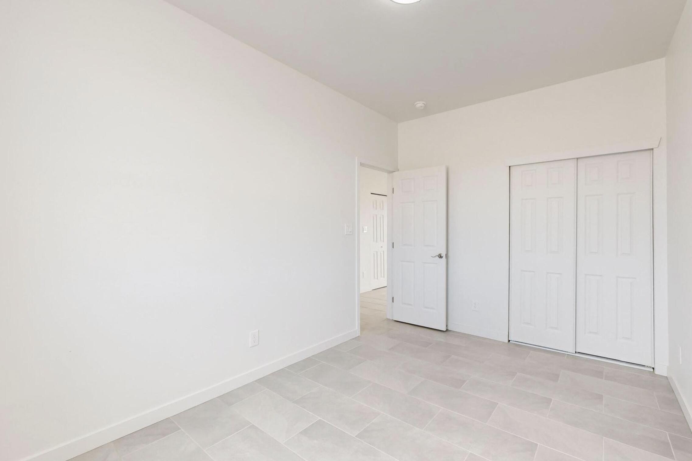 Photo 10 — 408 4th Street NE