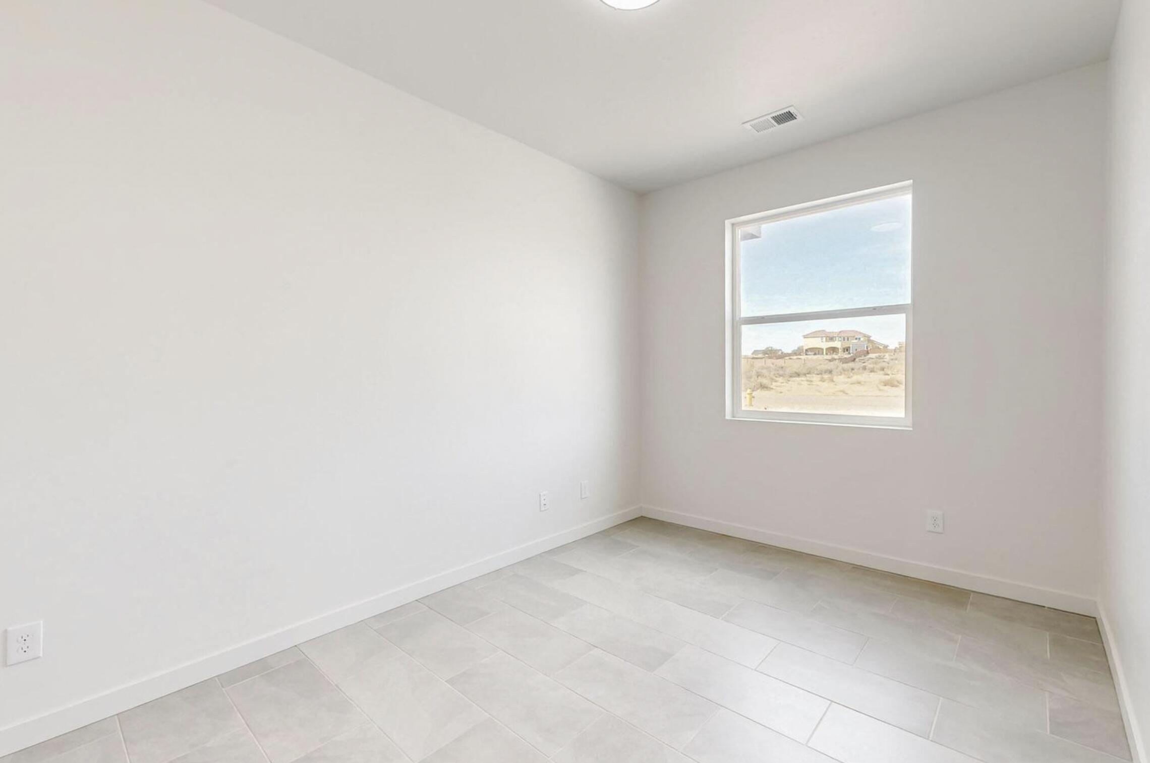 Photo 11 — 408 4th Street NE