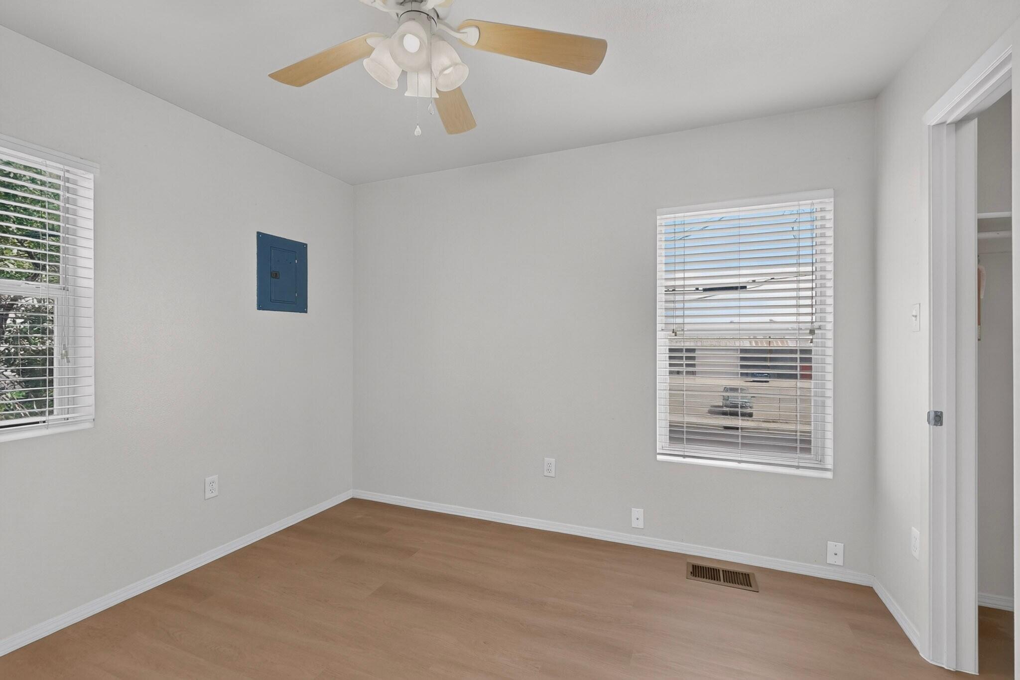Photo 20 — 615 Menaul Boulevard NW UNIT E