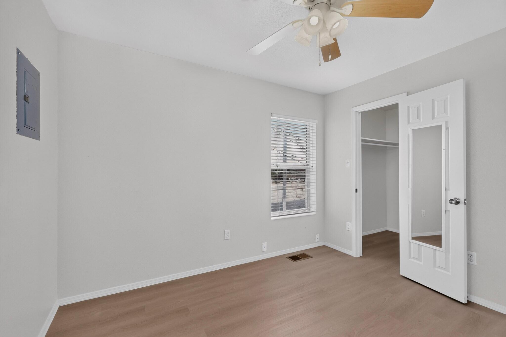 Photo 19 — 615 Menaul Boulevard NW UNIT E