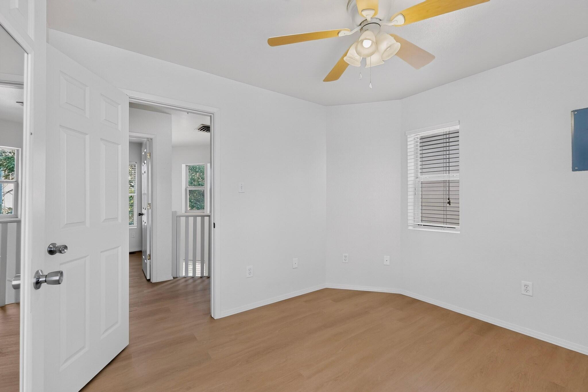 Photo 17 — 615 Menaul Boulevard NW UNIT E