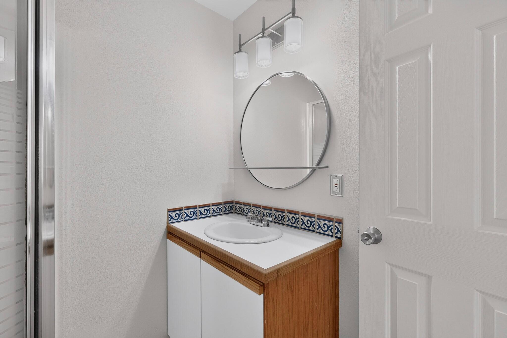 Photo 15 — 615 Menaul Boulevard NW UNIT E