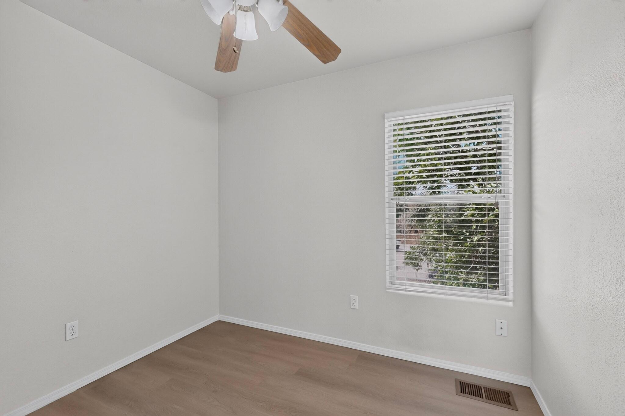 Photo 13 — 615 Menaul Boulevard NW UNIT E