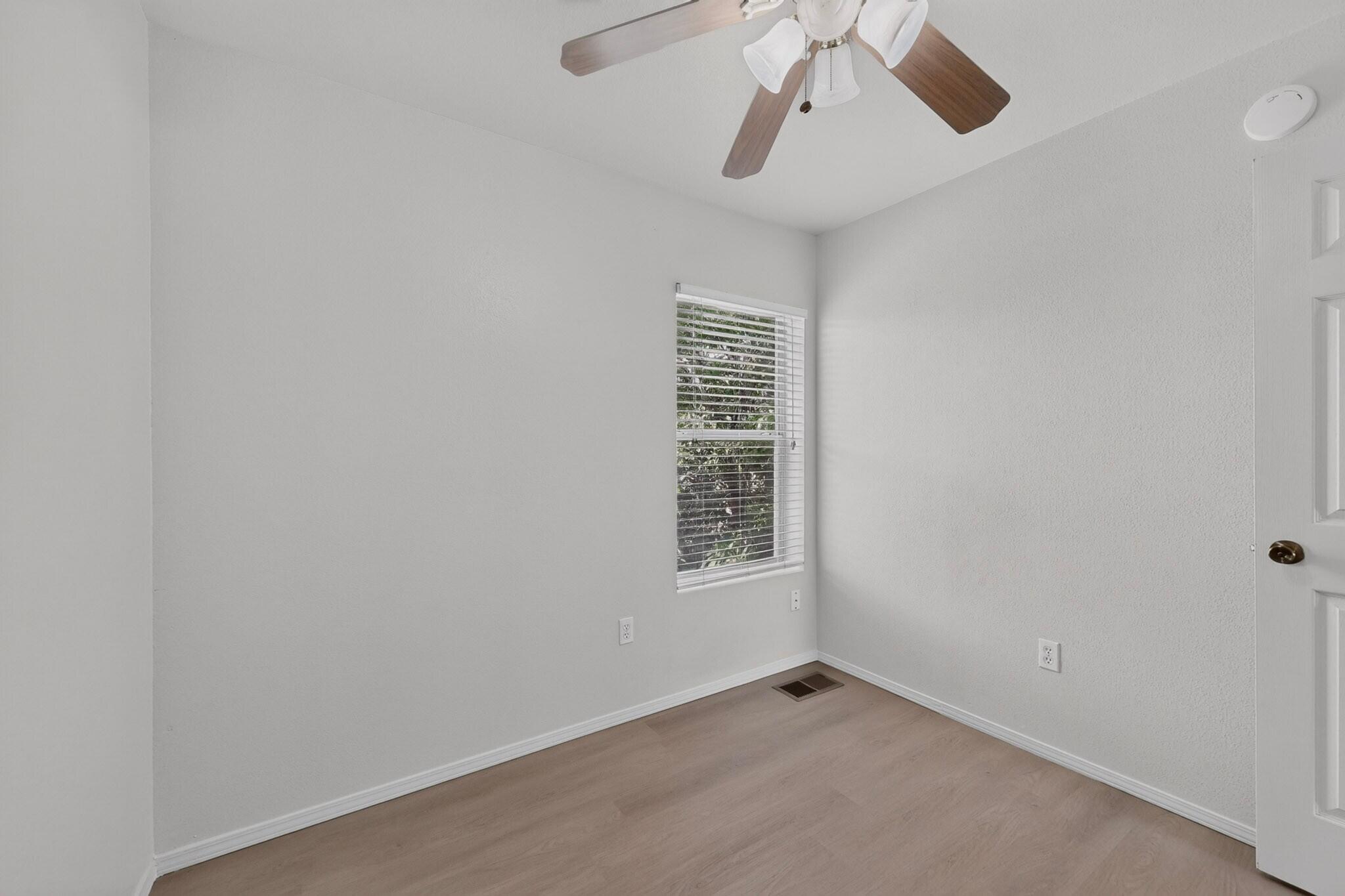 Photo 12 — 615 Menaul Boulevard NW UNIT E