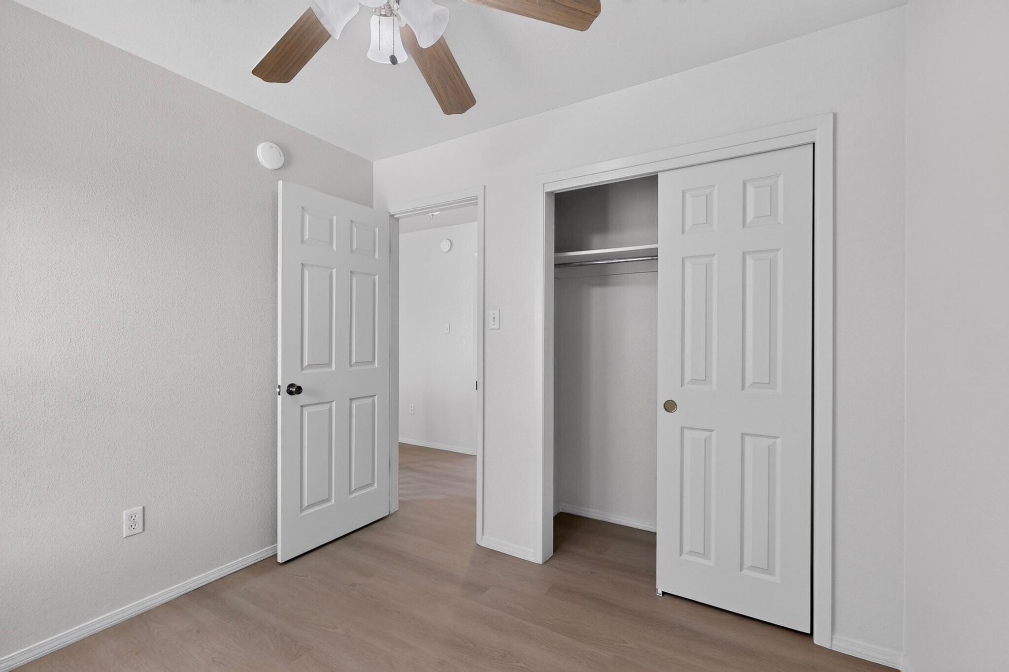 Photo 11 — 615 Menaul Boulevard NW UNIT E