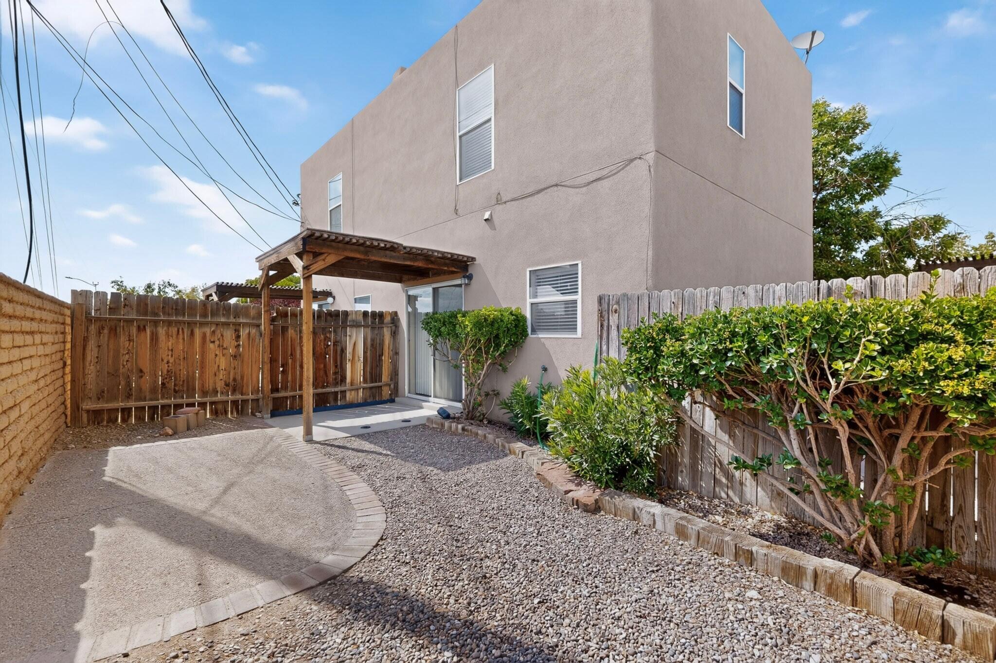 Photo 4 — 615 Menaul Boulevard NW UNIT E
