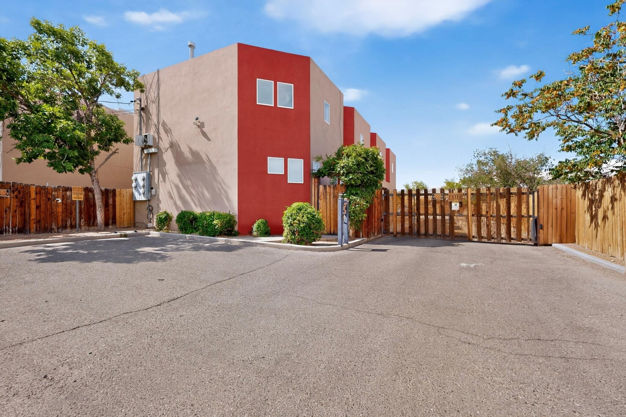 Photo 3 — 615 Menaul Boulevard NW UNIT E