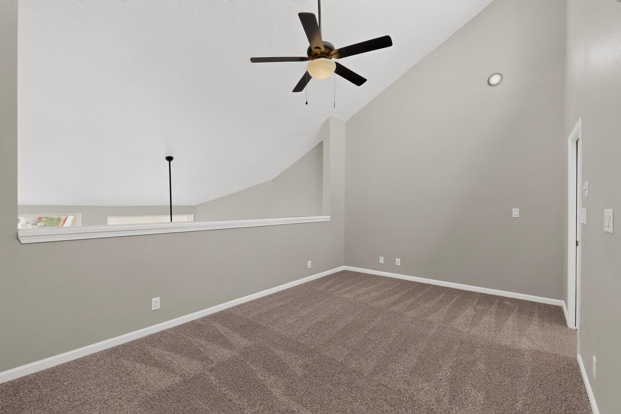 Photo 15 — 617 Eastlake Court SE