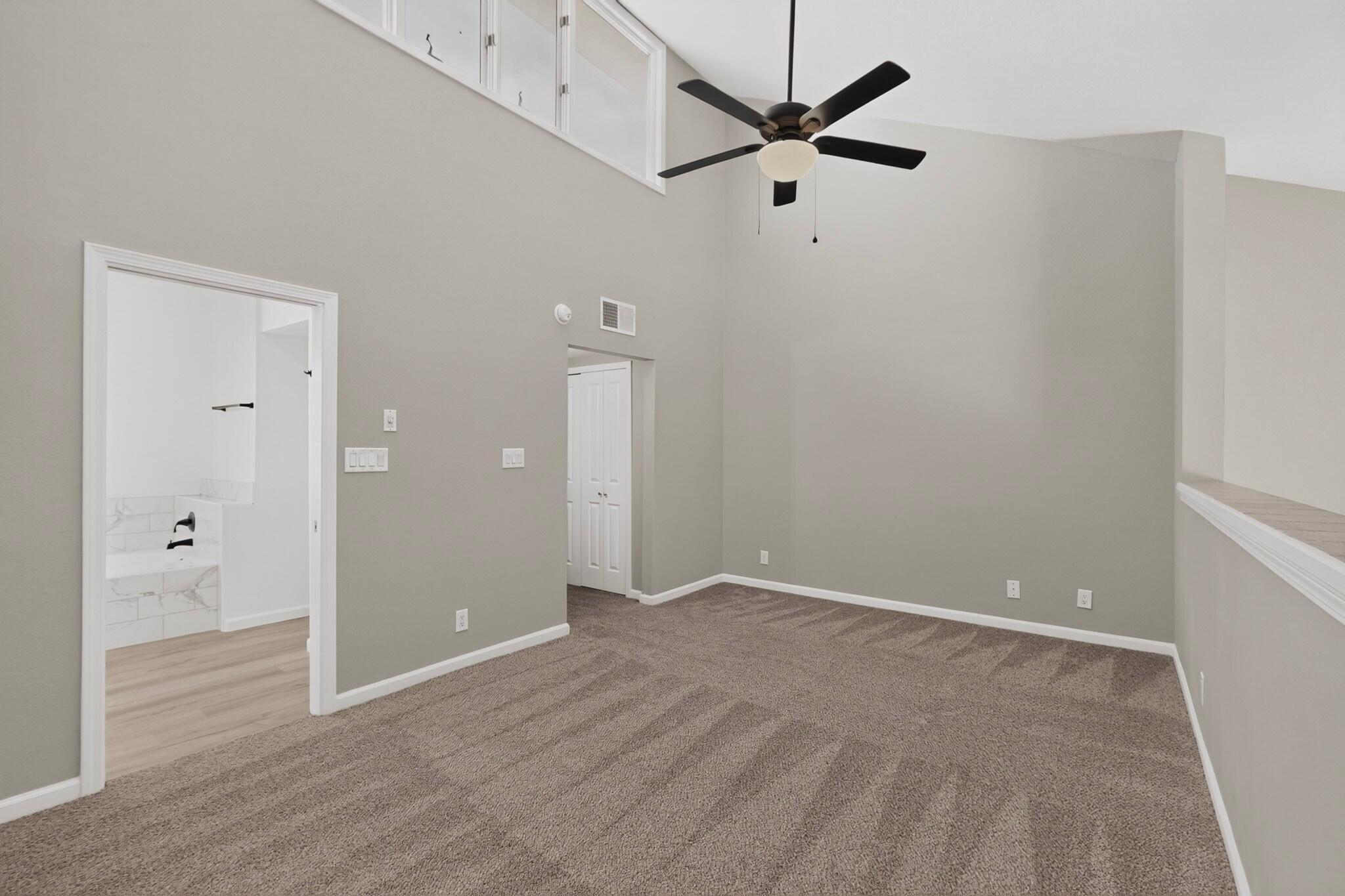 Photo 12 — 617 Eastlake Court SE