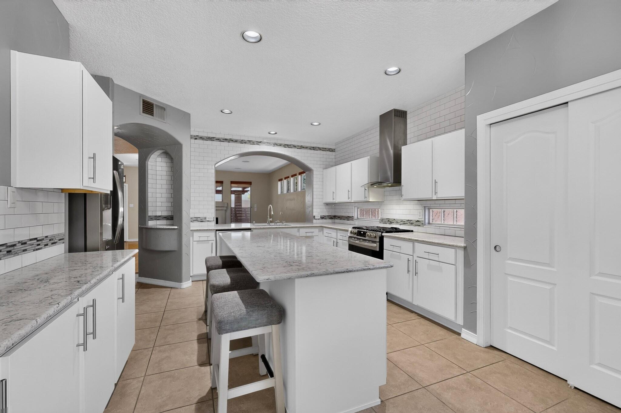 Photo 4 — 4505 Beresford Lane NW