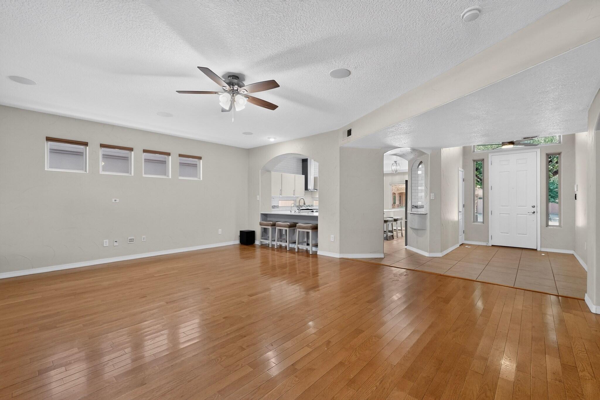 Photo 11 — 4505 Beresford Lane NW