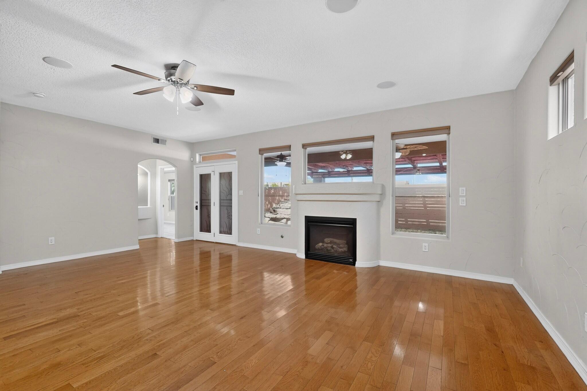 Photo 9 — 4505 Beresford Lane NW