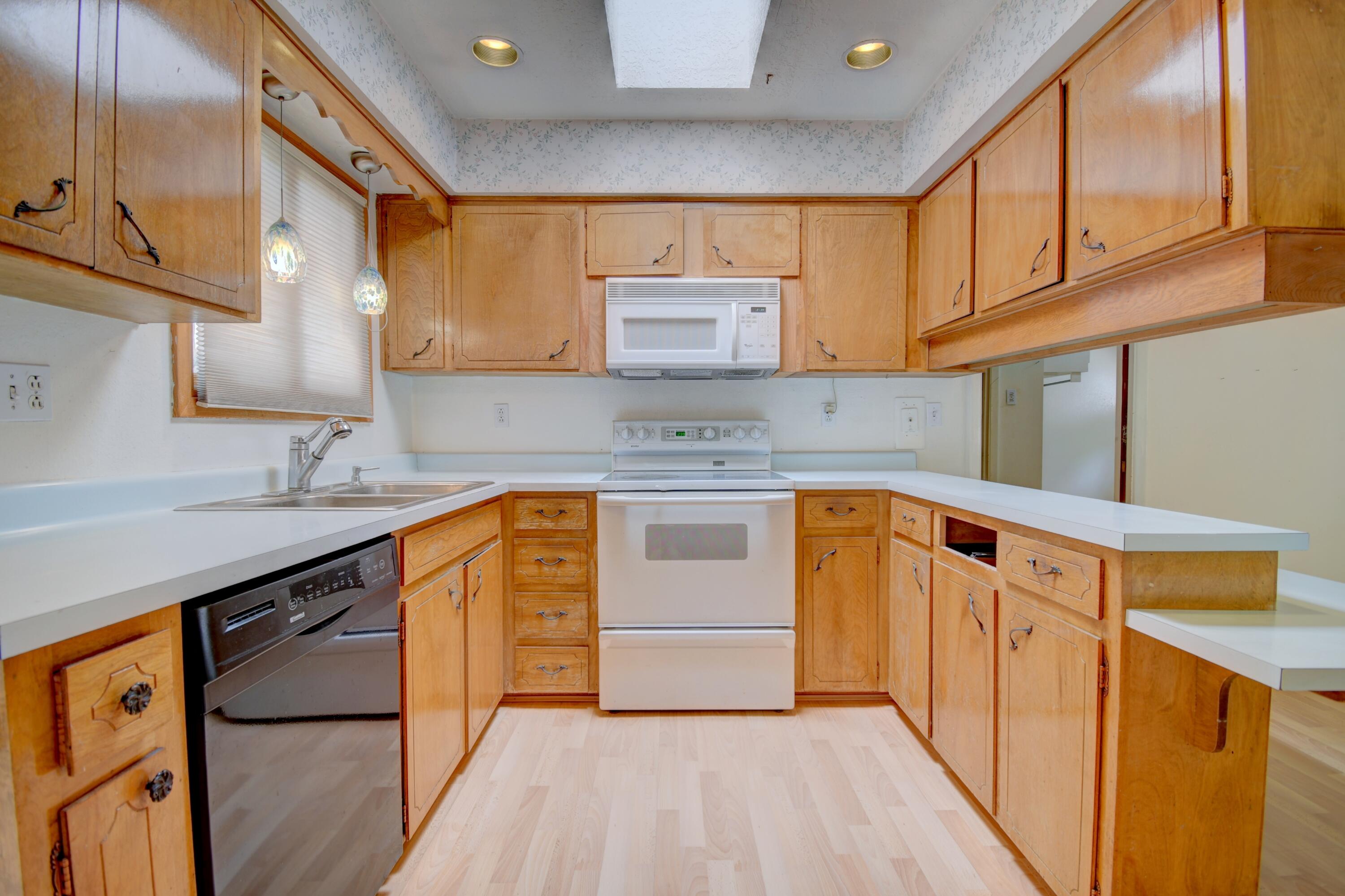 Photo 16 — 6224 Katson Avenue NE