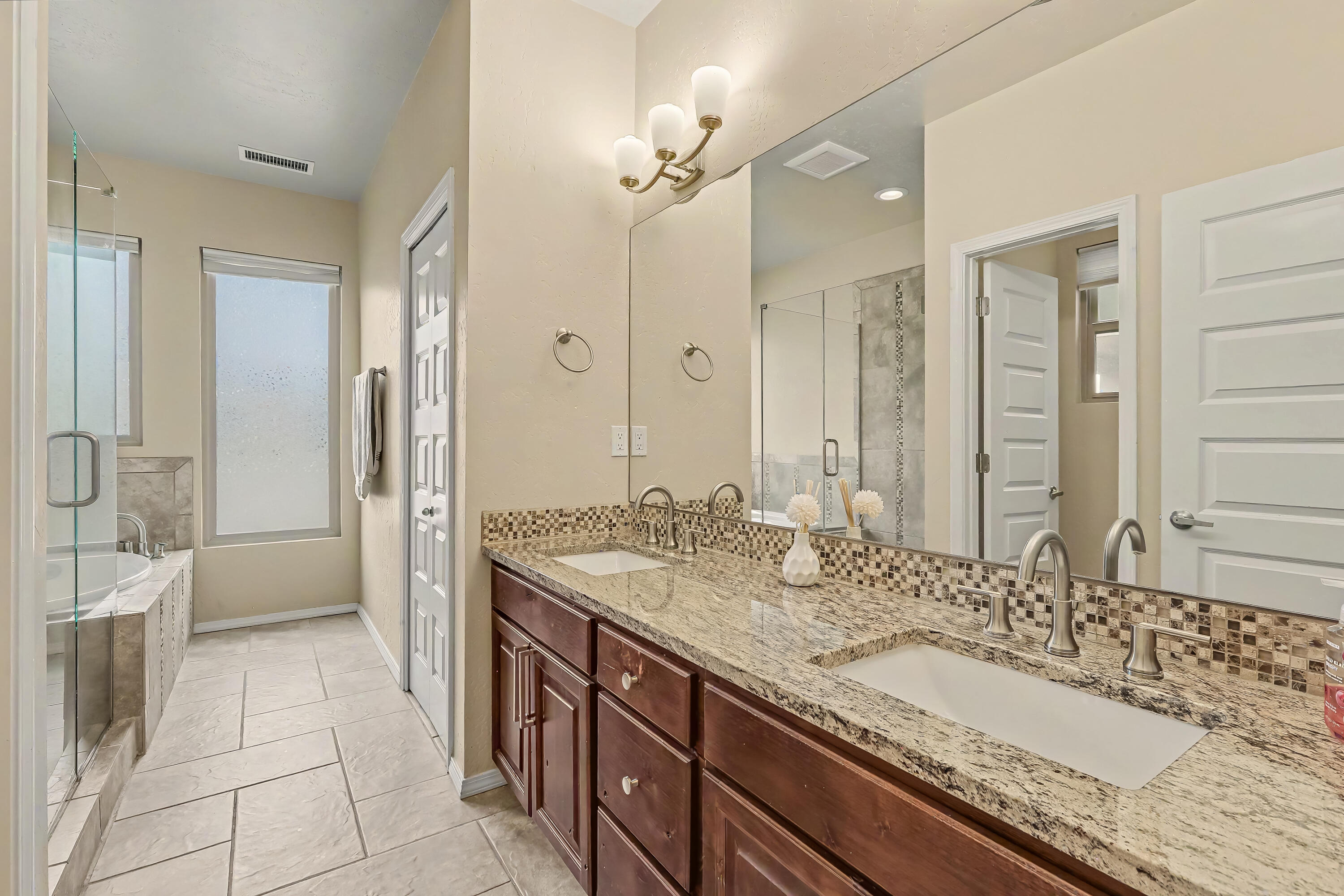 Photo 18 — 8700 Aspen Leaf Drive NE