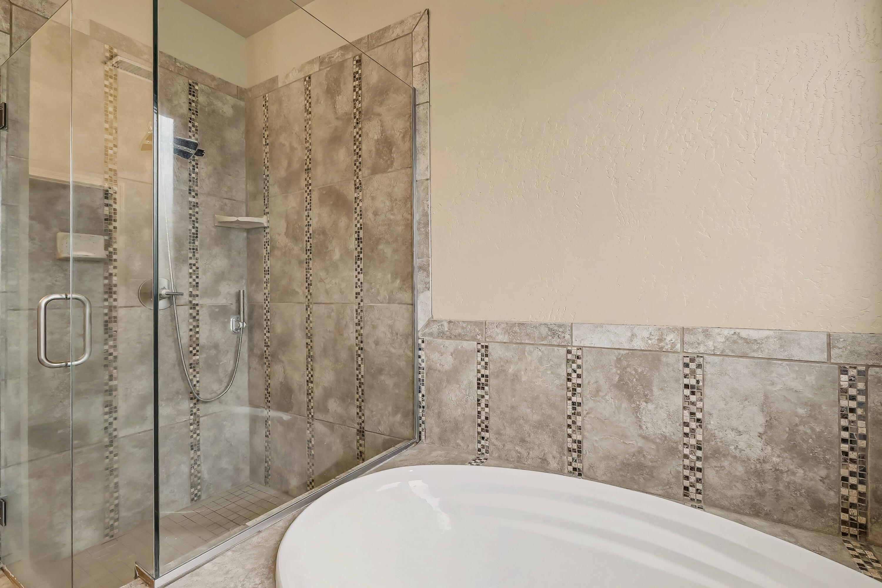 Photo 16 — 8700 Aspen Leaf Drive NE