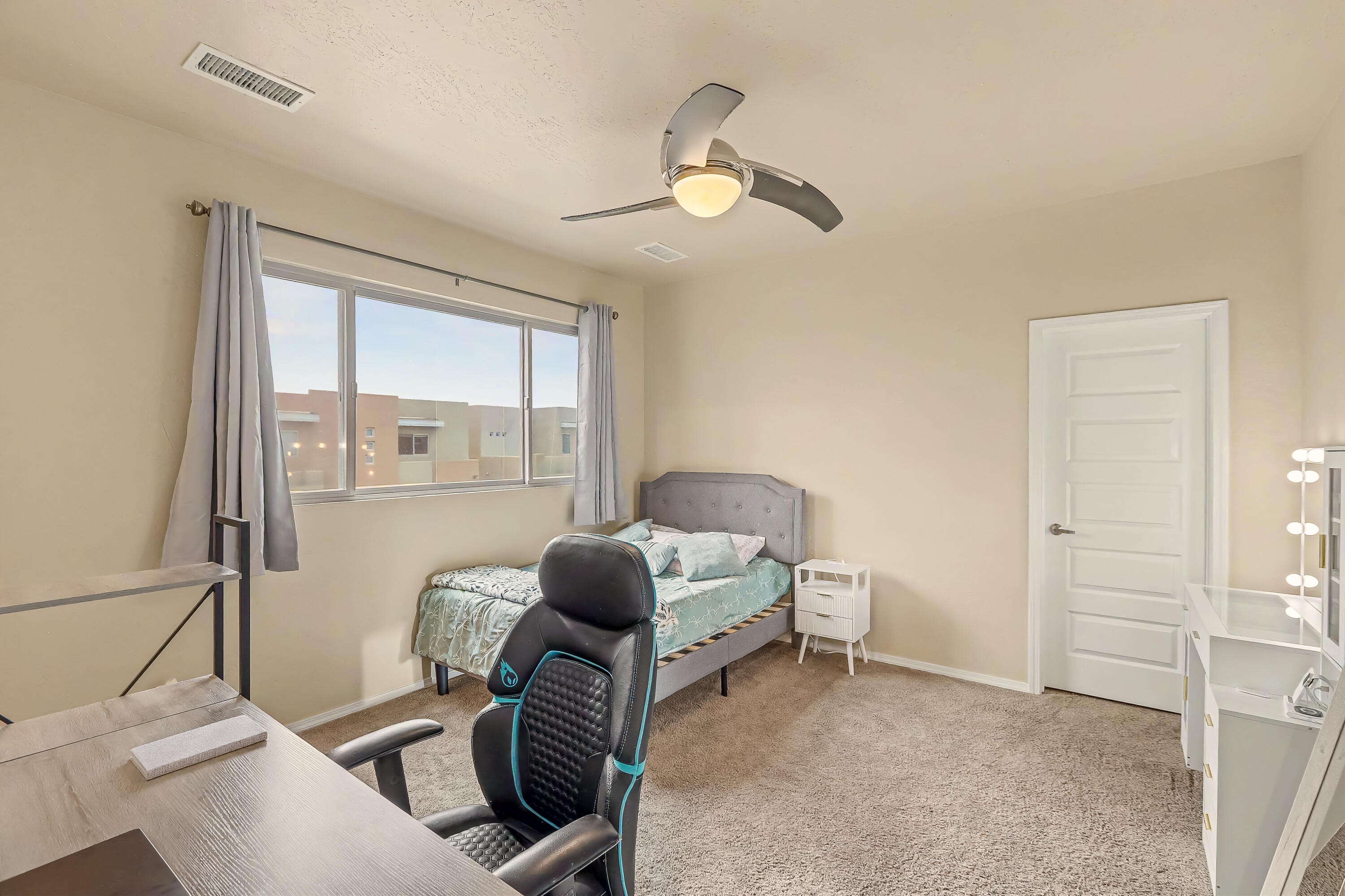 Photo 10 — 8700 Aspen Leaf Drive NE