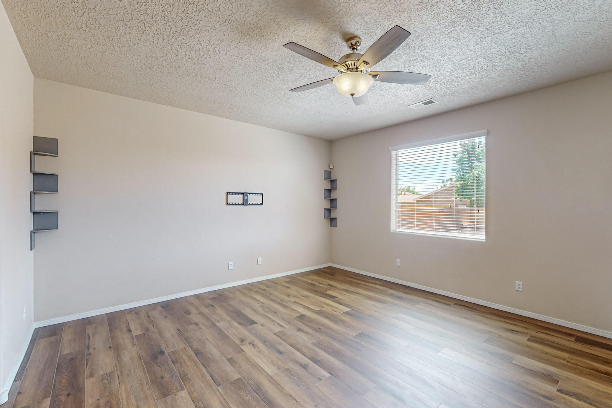 Photo 4 — 1038 Desert Sunflower Drive NE