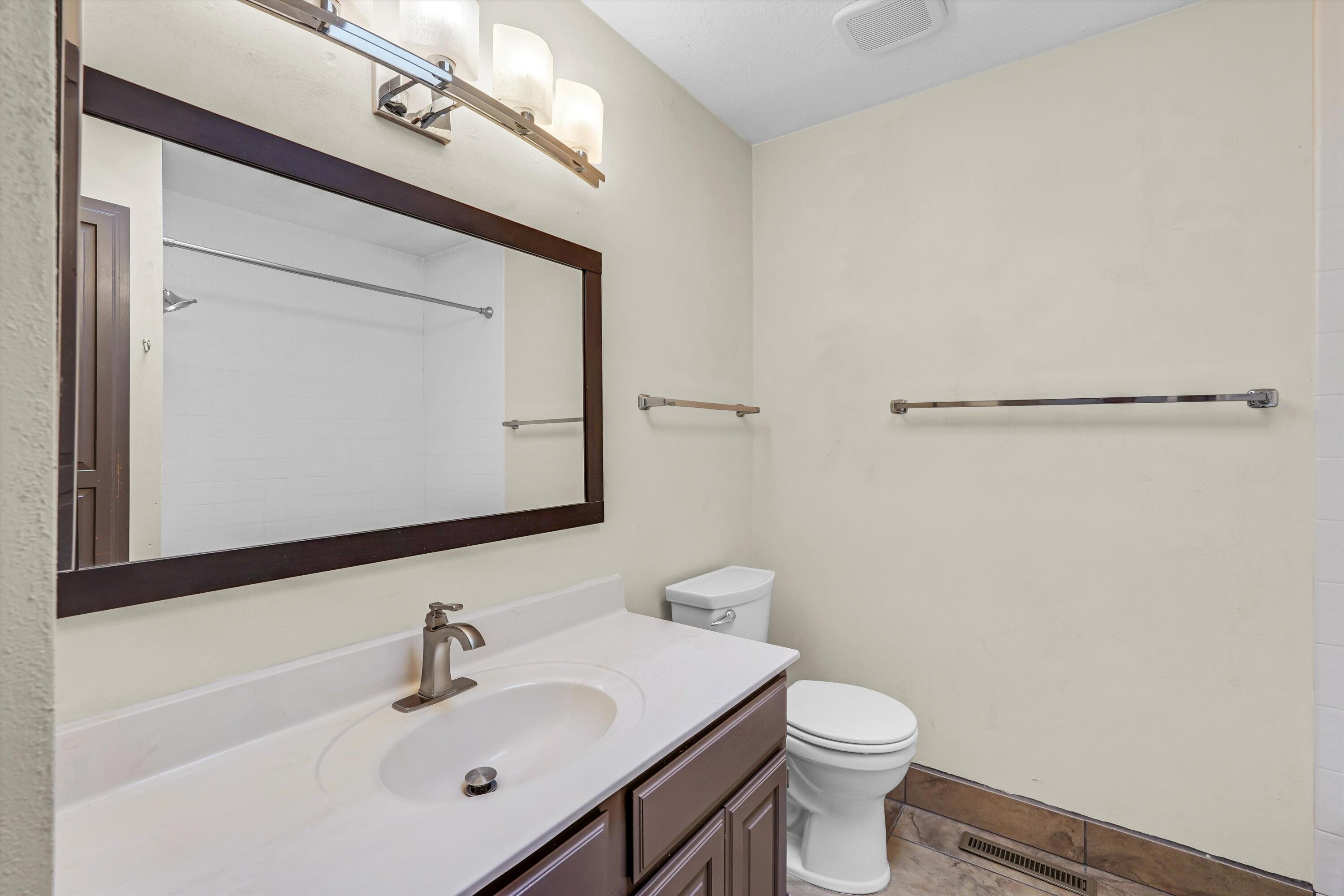Photo 13 — 6412 Wilmington NE
